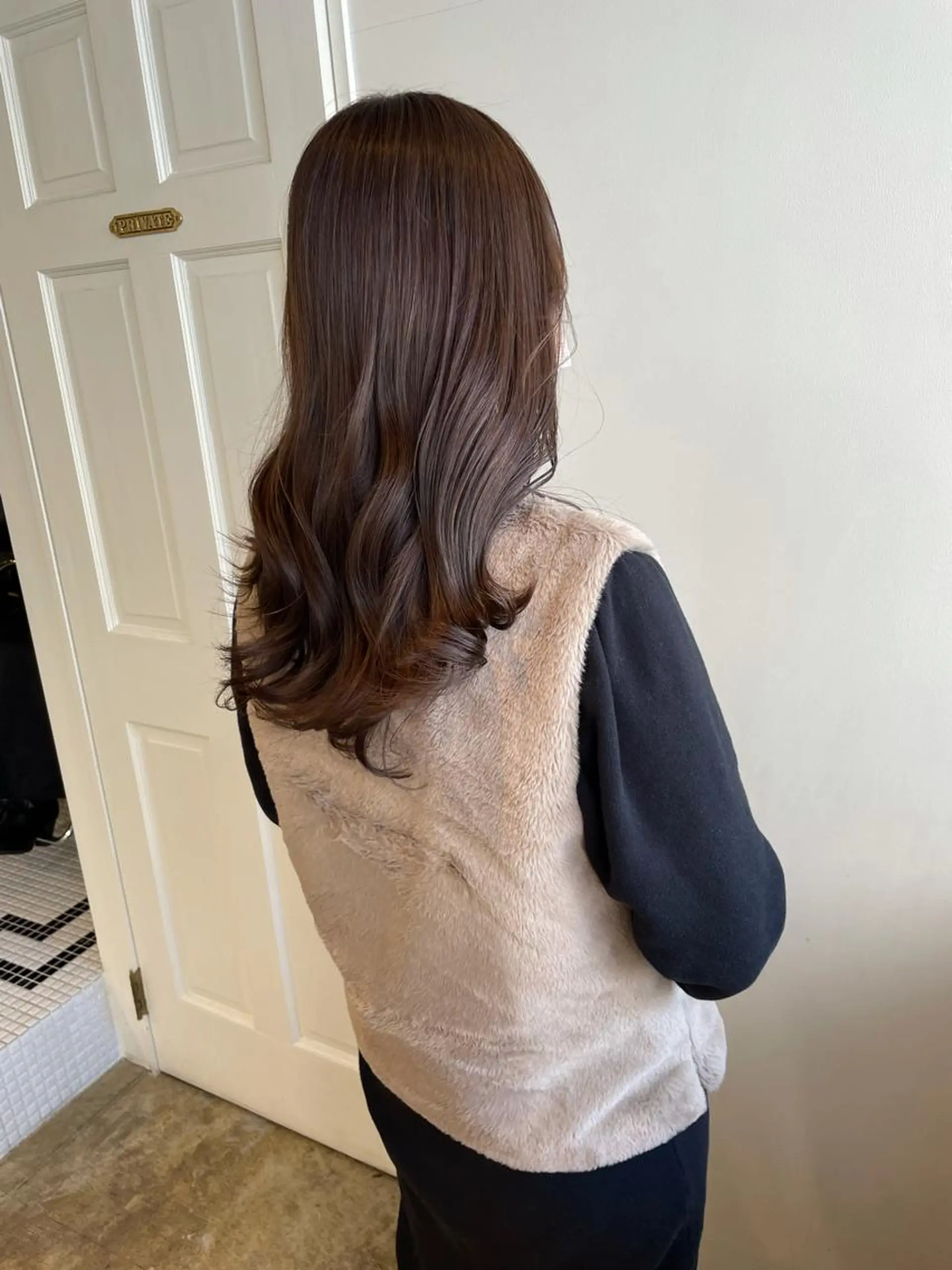 セミロング カラー ベージュカラー モカベージュ カット ヘアカラー トリートメント MIOベージュカラー 柔らかいカラーのヘアスタイル