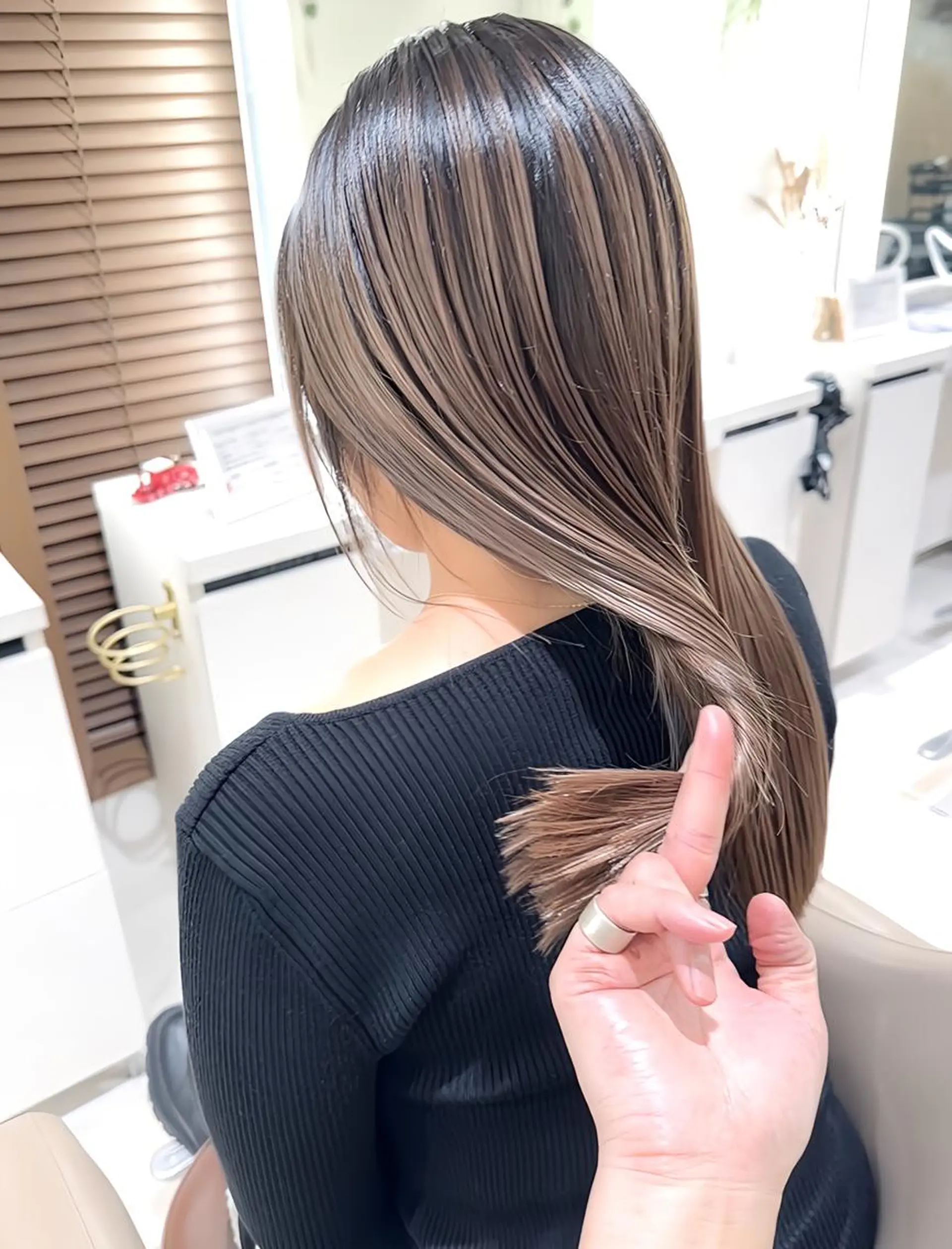 セミロング カラー バレイヤージュ 髪質改善 レイヤーカット カット ヘアカラー トリートメント 山崎俊輔/髪質改善 /バレイヤージュのヘアスタイル