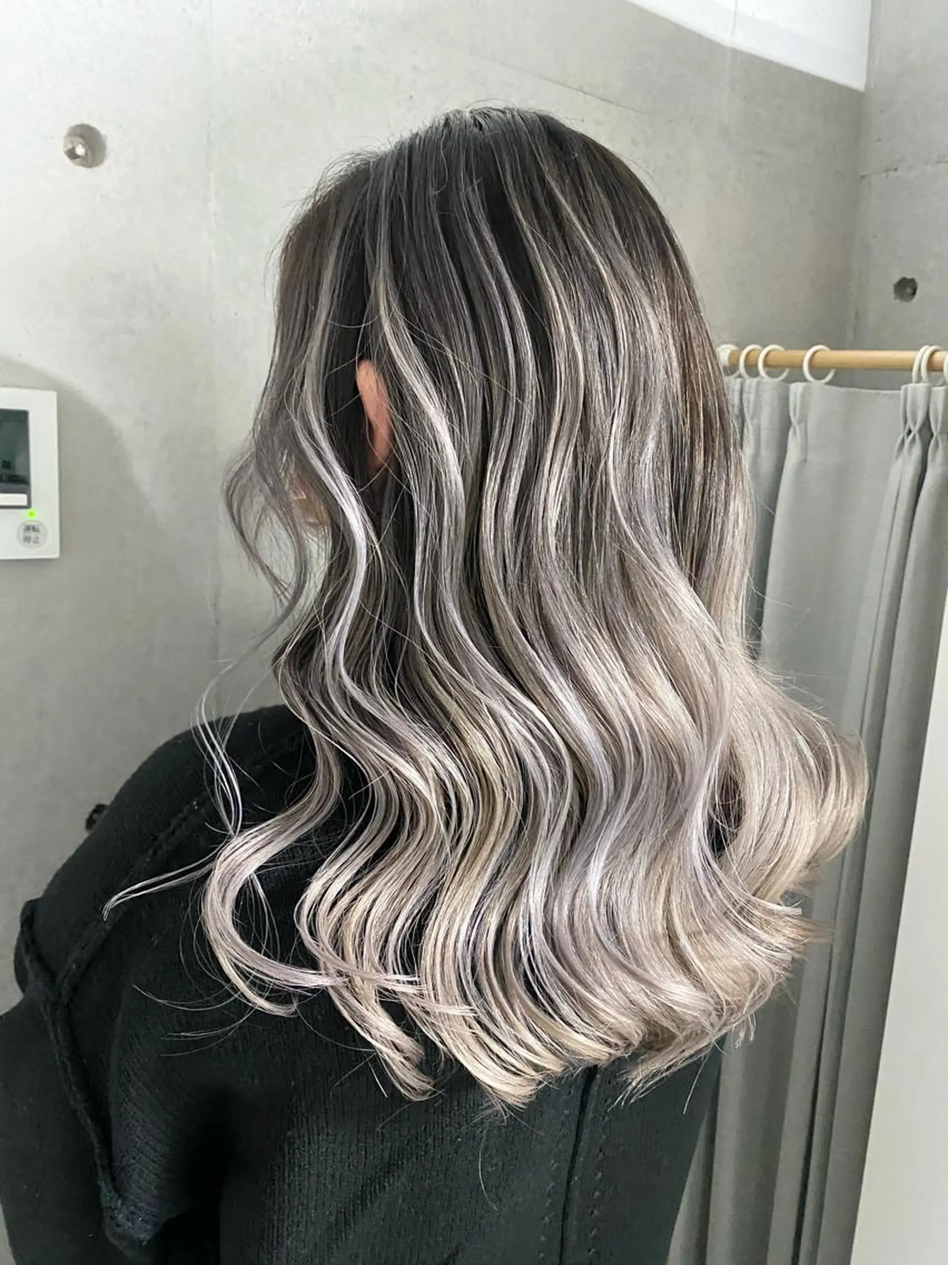 カラー 草島 友樹のヘアスタイル