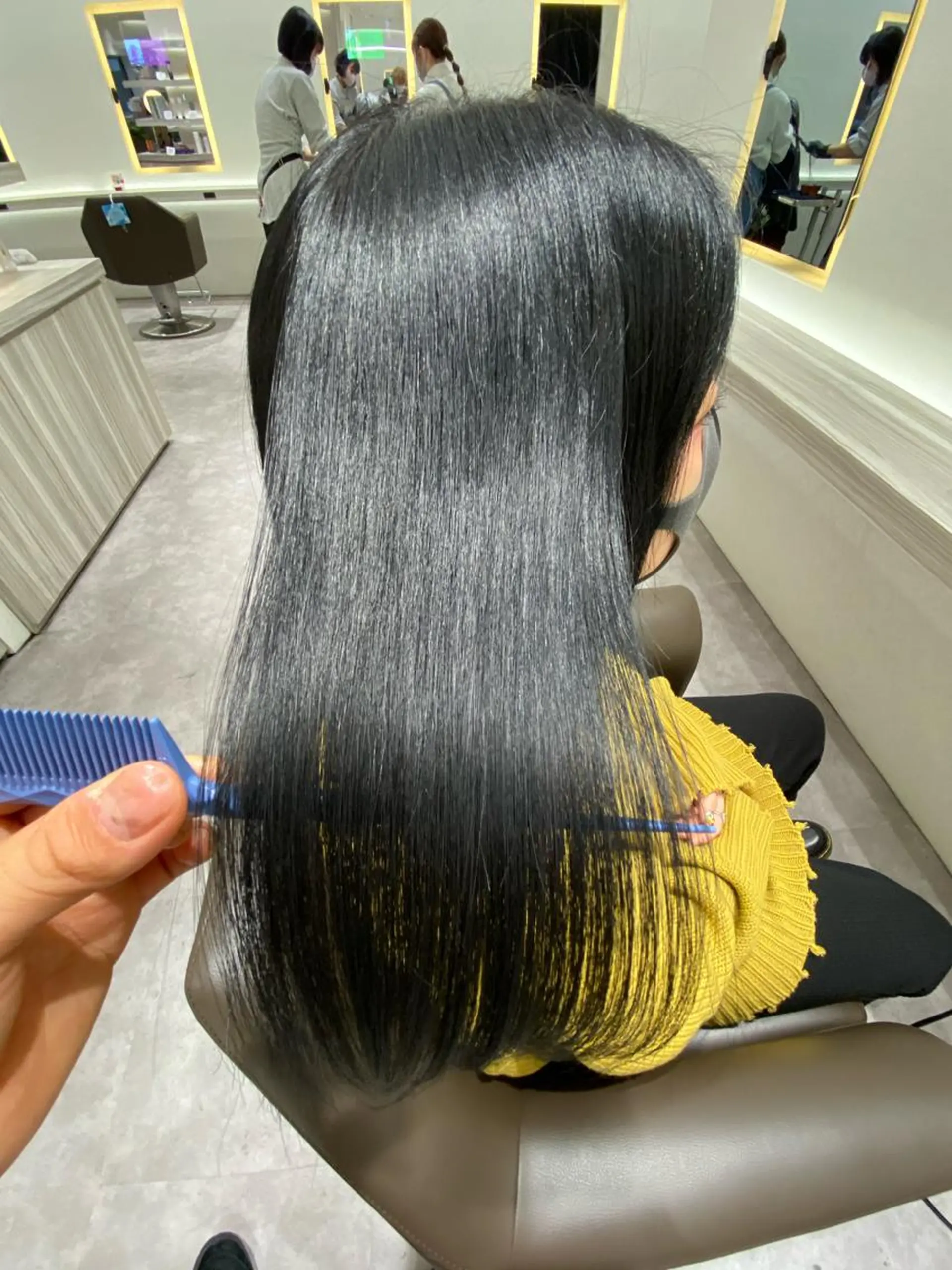 セミロング カラー ムトウセイマ/ 縮毛矯正/ブリーチのヘアスタイル