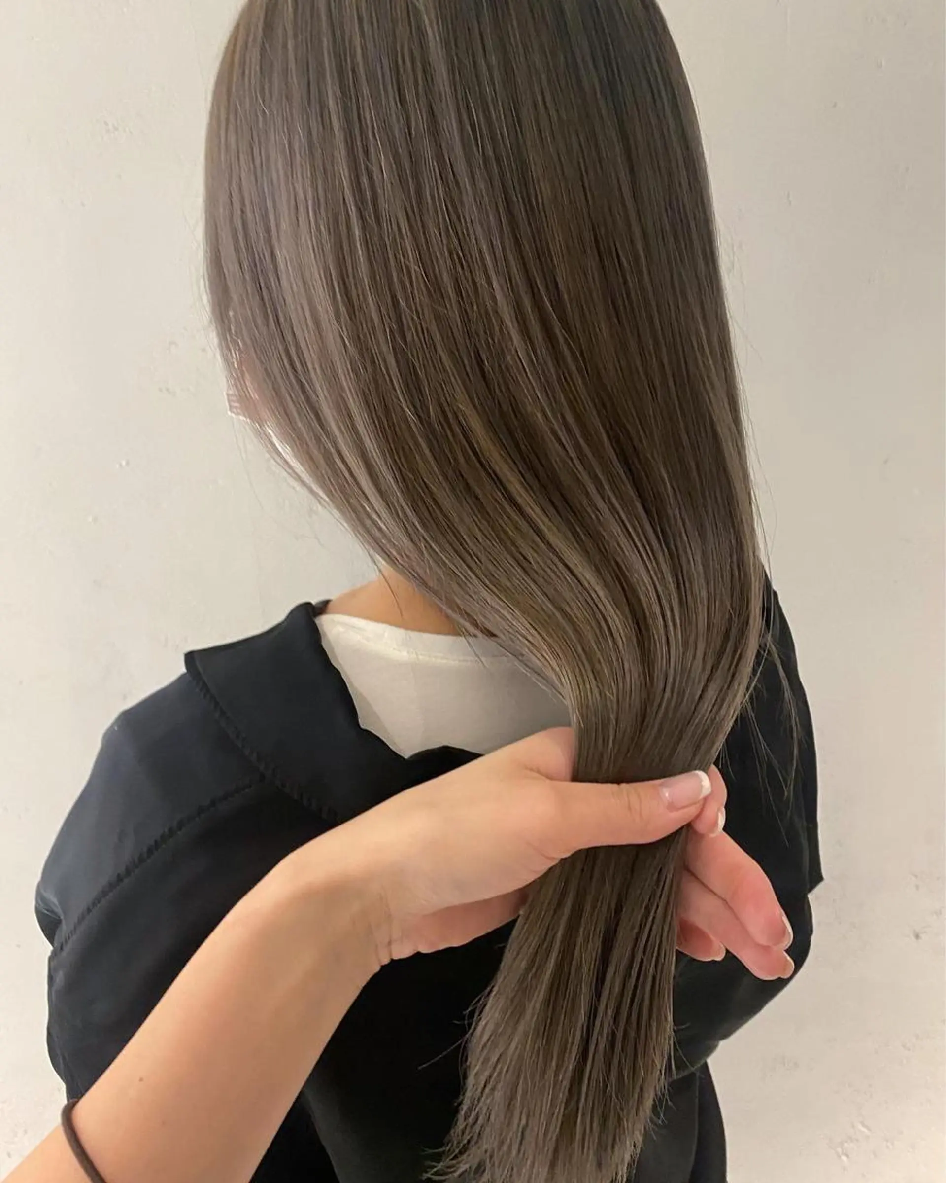 ロング カラー ブリーチ ケアブリーチ 透明感カラー グレージュ シルバー 髪質改善/縮毛/ボブ CHIHIROのヘアスタイル