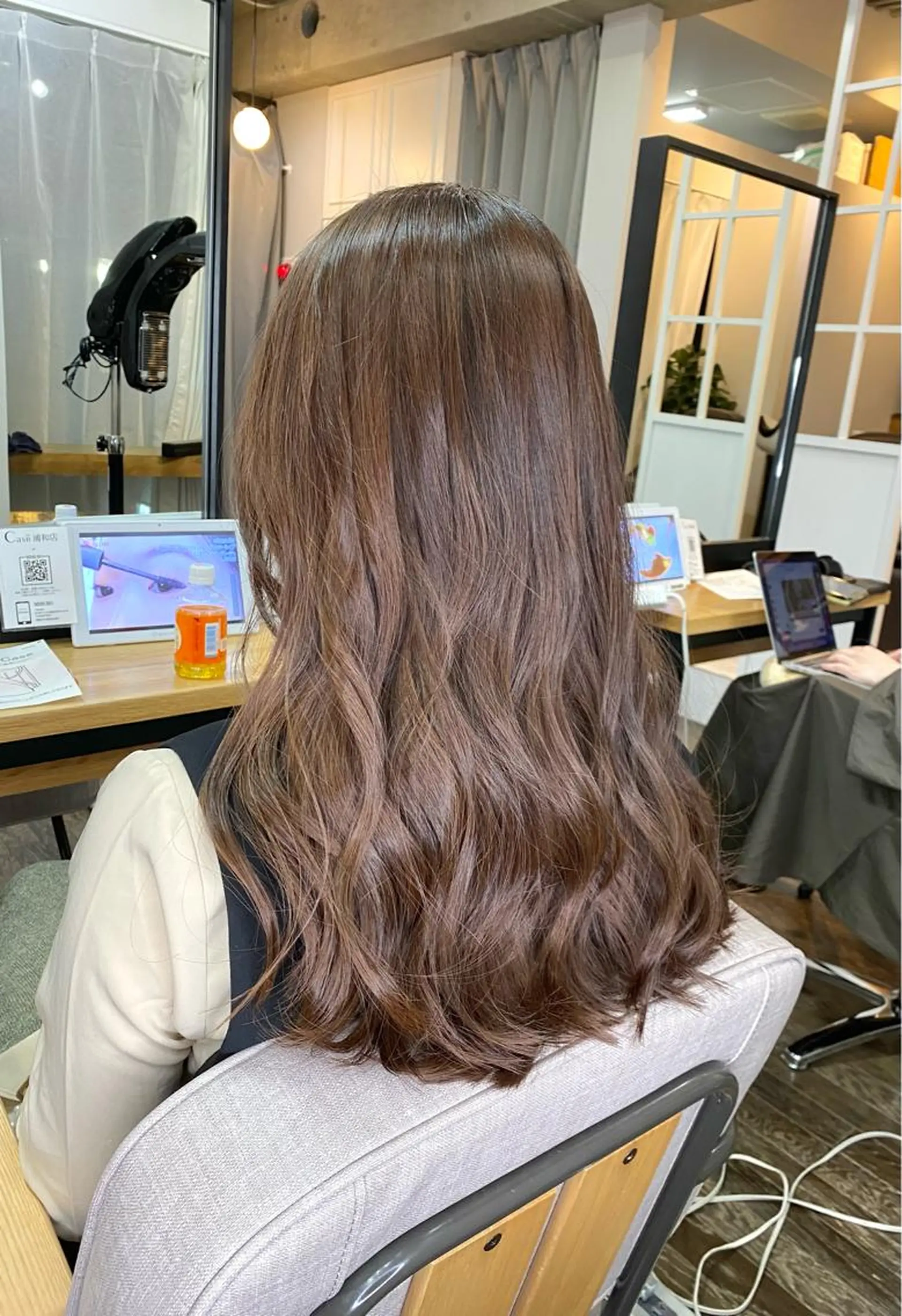 ロング カラー グラデーションカラー グレージュ ミルクティーグレージュ 髪質改善 ロング 統括マネージャー/ 髪のドクター/前原悟のヘアスタイル