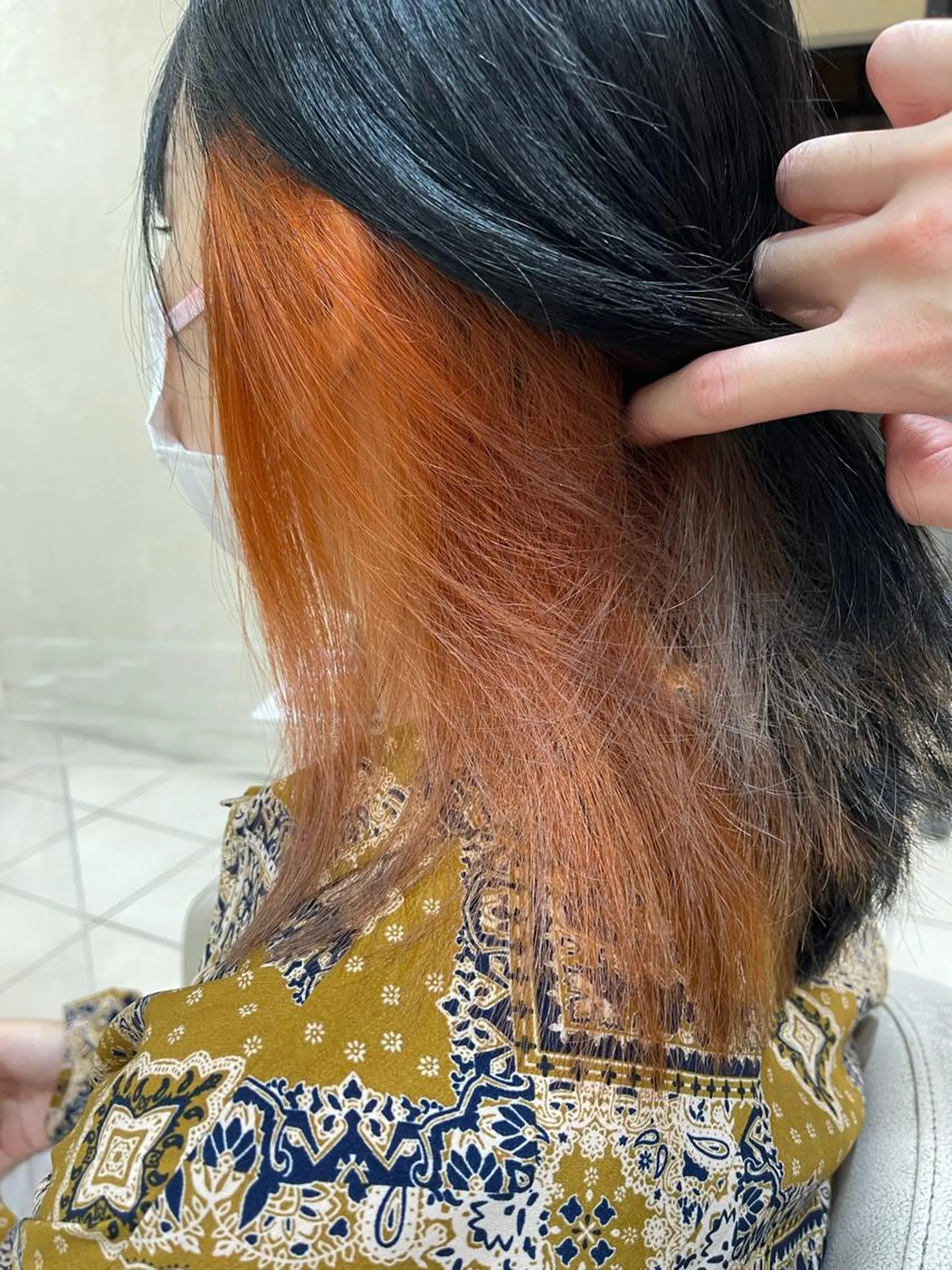 セミロング カラー 黒髪 ブルーカラー ブルーブラック オレンジ カネヒラ リョウスケのヘアスタイル