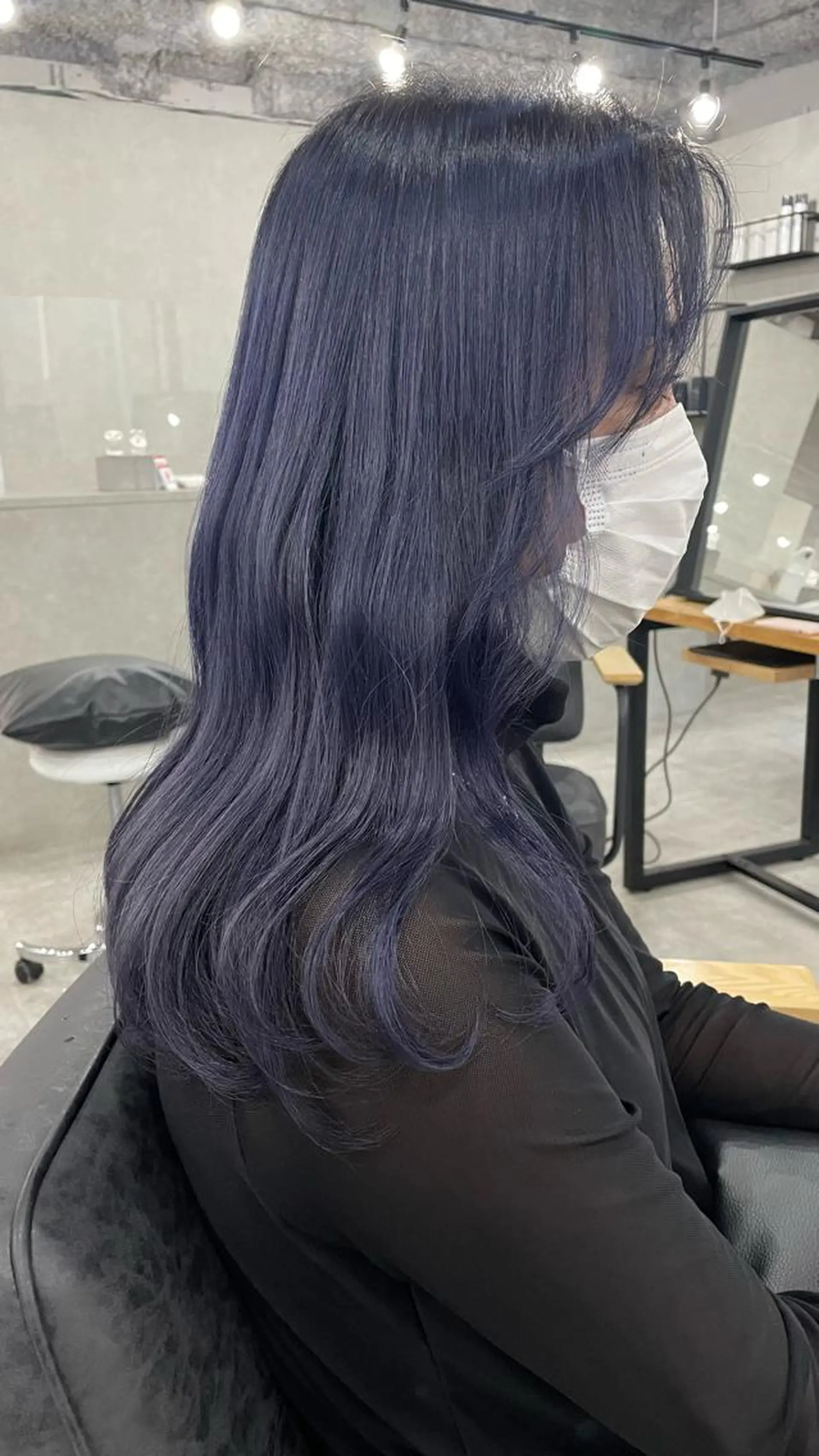 ミディアム カラー ブリーチ ブルーカラー ネイビーカラー パープルカラー レイヤーカット 韓国メンズヘア　ミル クティボブ　足立佳代のヘアスタイル