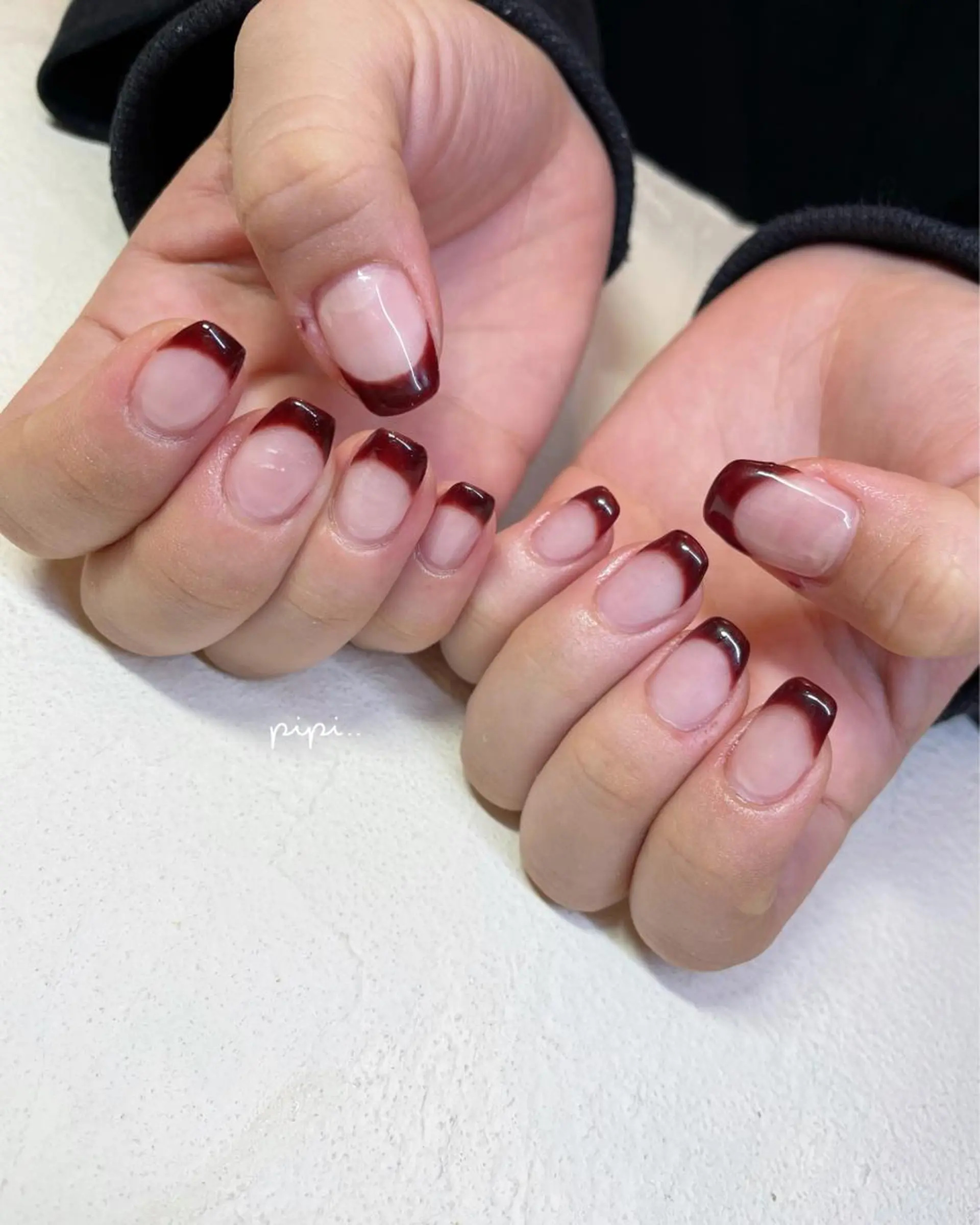 ミディアム ネイル ボルドー フレンチネイル pipi ..のネイルデザイン