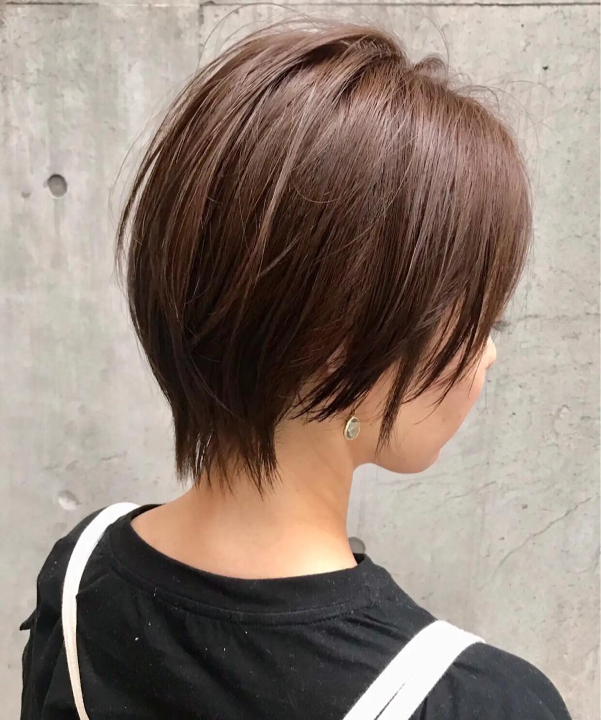 ショート カラー アッシュ ベージュカラー ブルーカラー グレージュ ハイトーンカラー カット ヘアカラー AKI アキのヘアスタイル