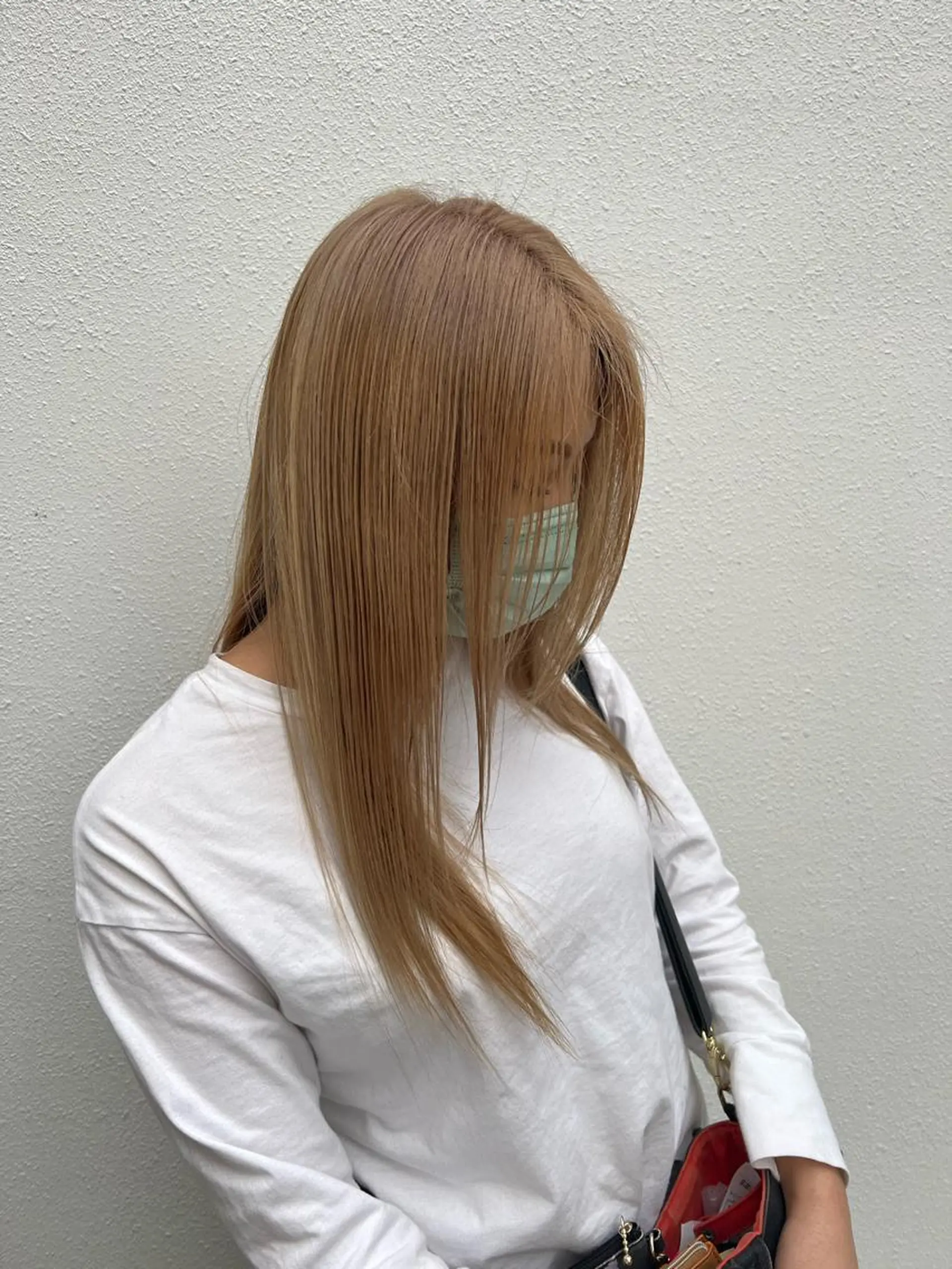 ロング カラー ヘアアレンジ ベージュカラー ブリーチ ミルキーベージュ 「sumi」 AMIのヘアスタイル