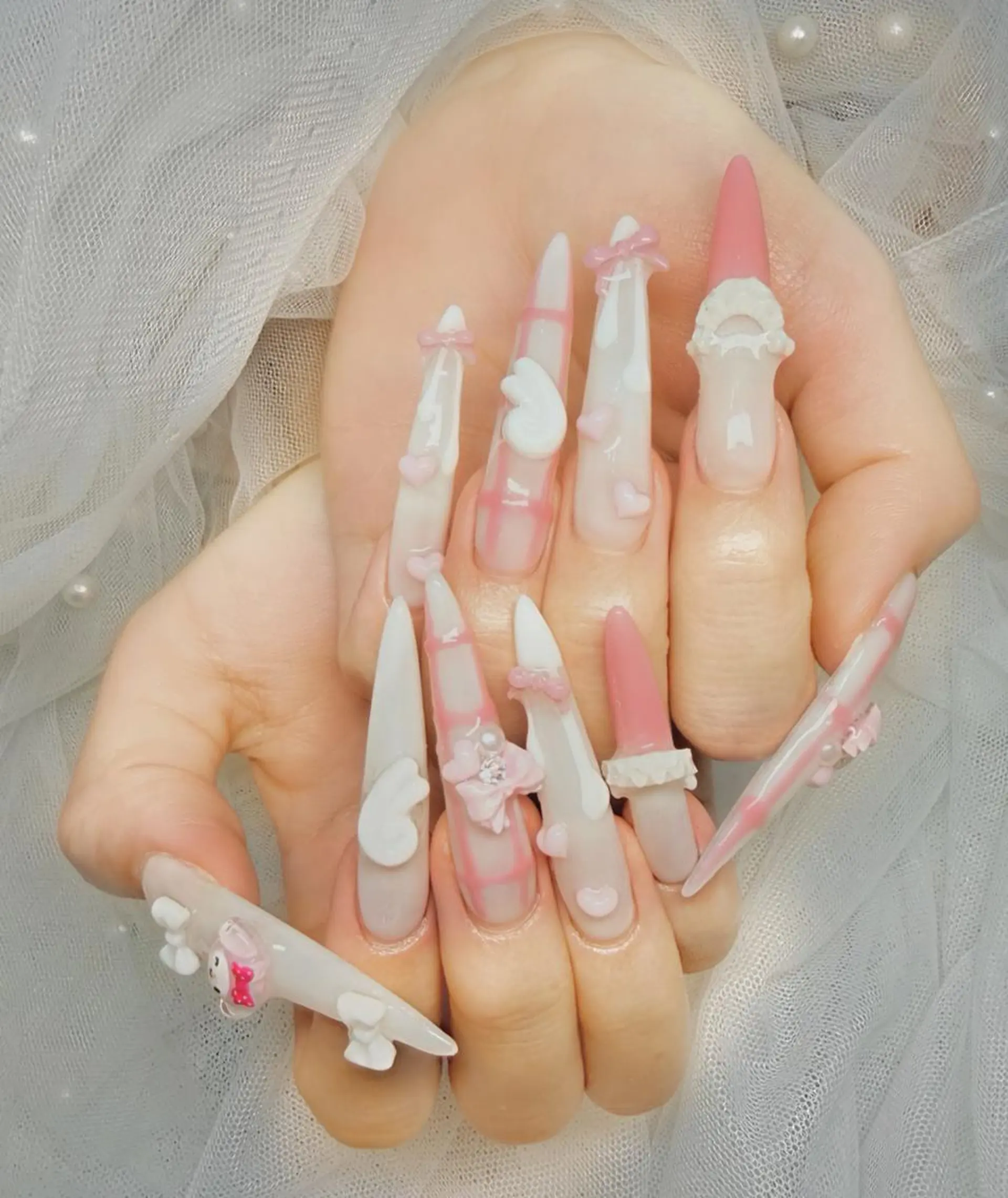 ロング カラー ベージュカラー グラデーションカラー ピンクカラー 韓国風ヘア ハンドネイル Bling Salonのネイルデザイン