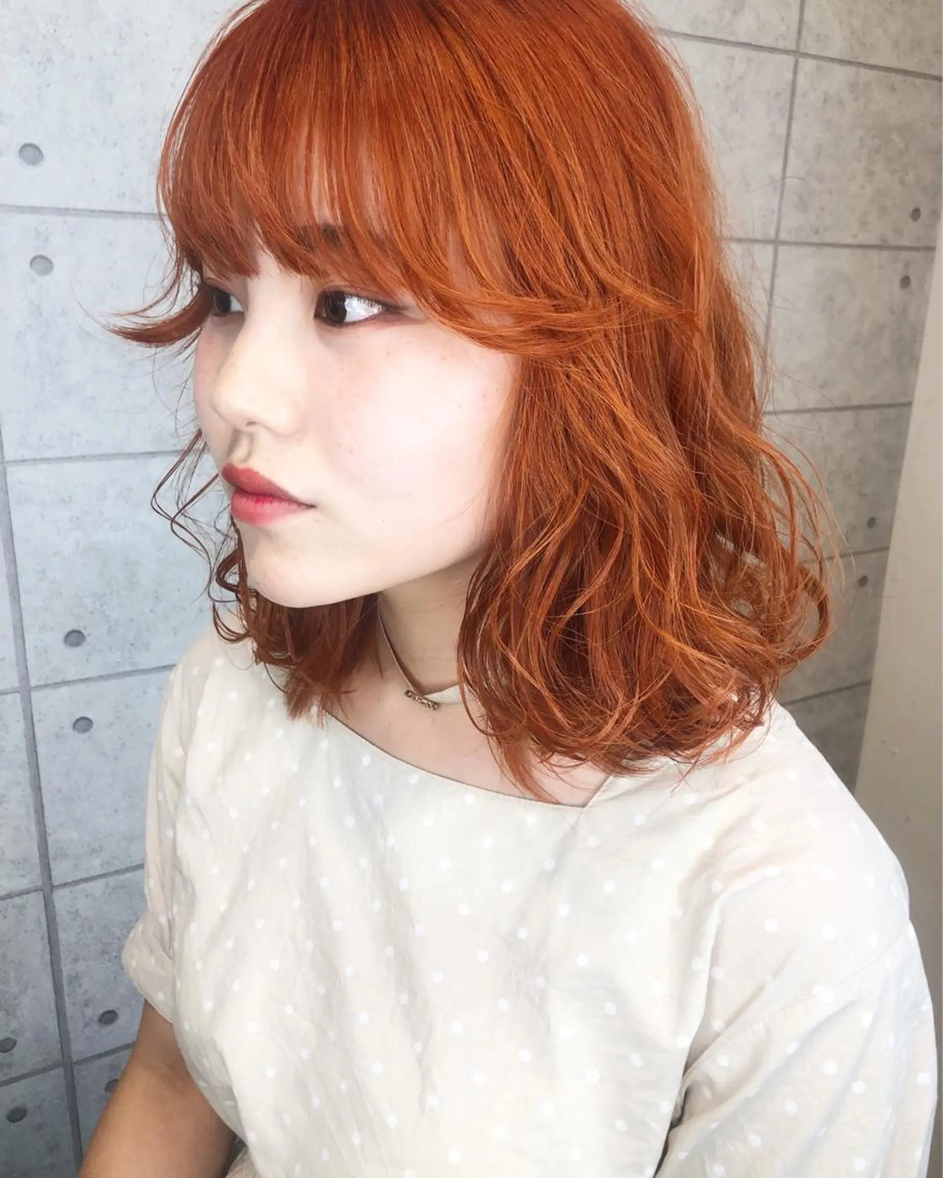 ミディアム カラー オレンジ 西本 夏美のヘアスタイル