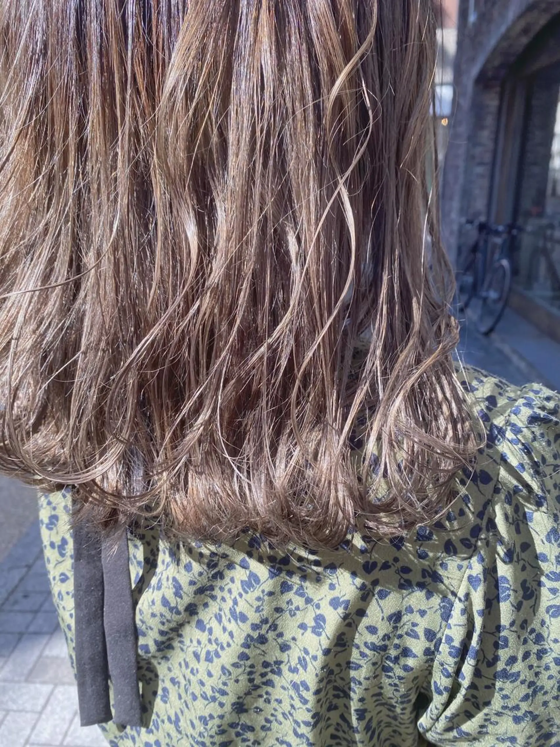 ミディアム カラー ヘアアレンジ ブリーチ 透明感カラー シルバー ヘアカラー トリートメント 溝口 ひなこのマツエク・マツパデザイン