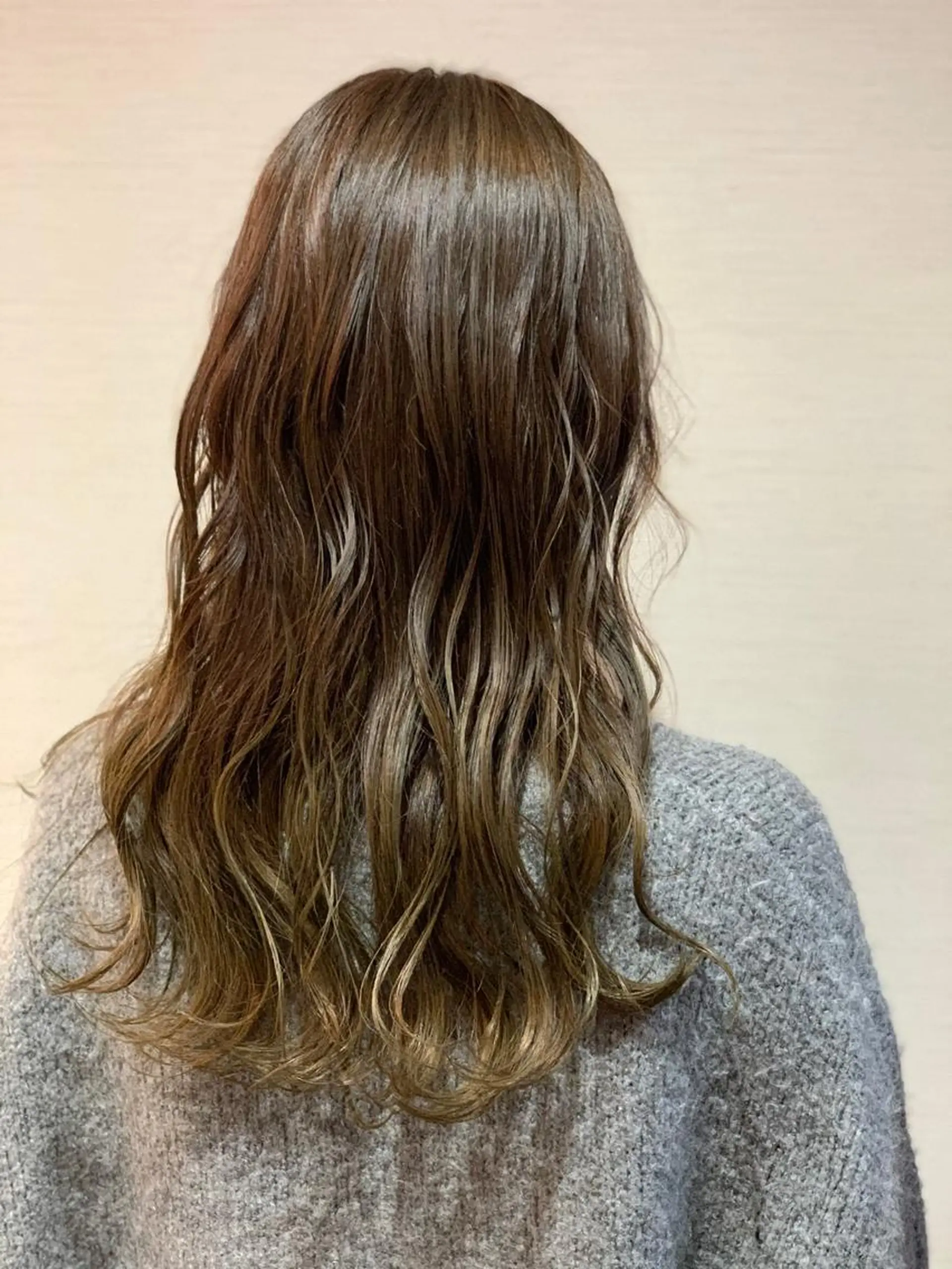 ロング カラー 蓮見  友里のヘアスタイル