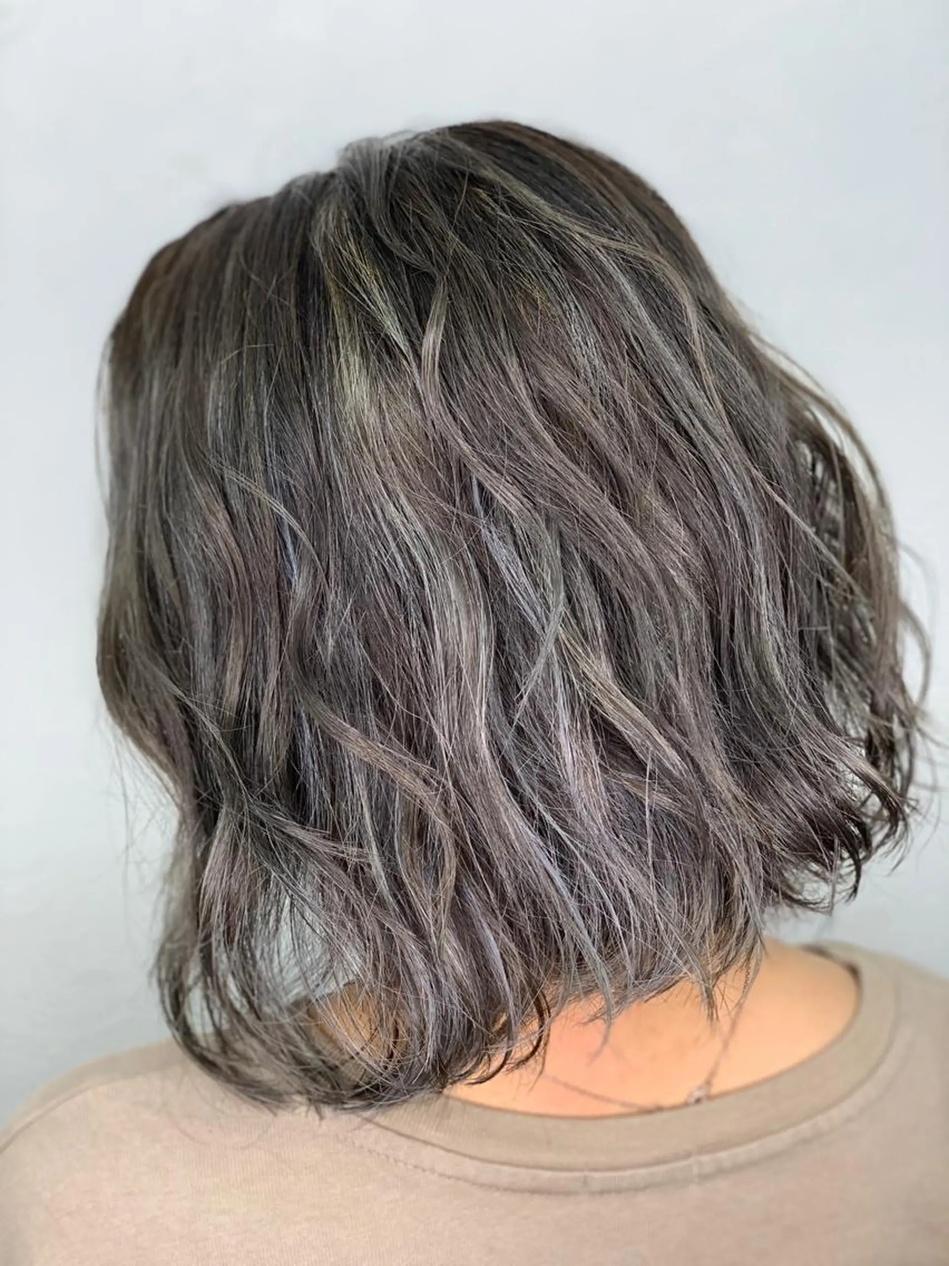 ショート カラー グラデーションカラー グレージュ ハイライトカラー ハイライト ヘアカラー ブリーチ特化 / share 元太のヘアスタイル
