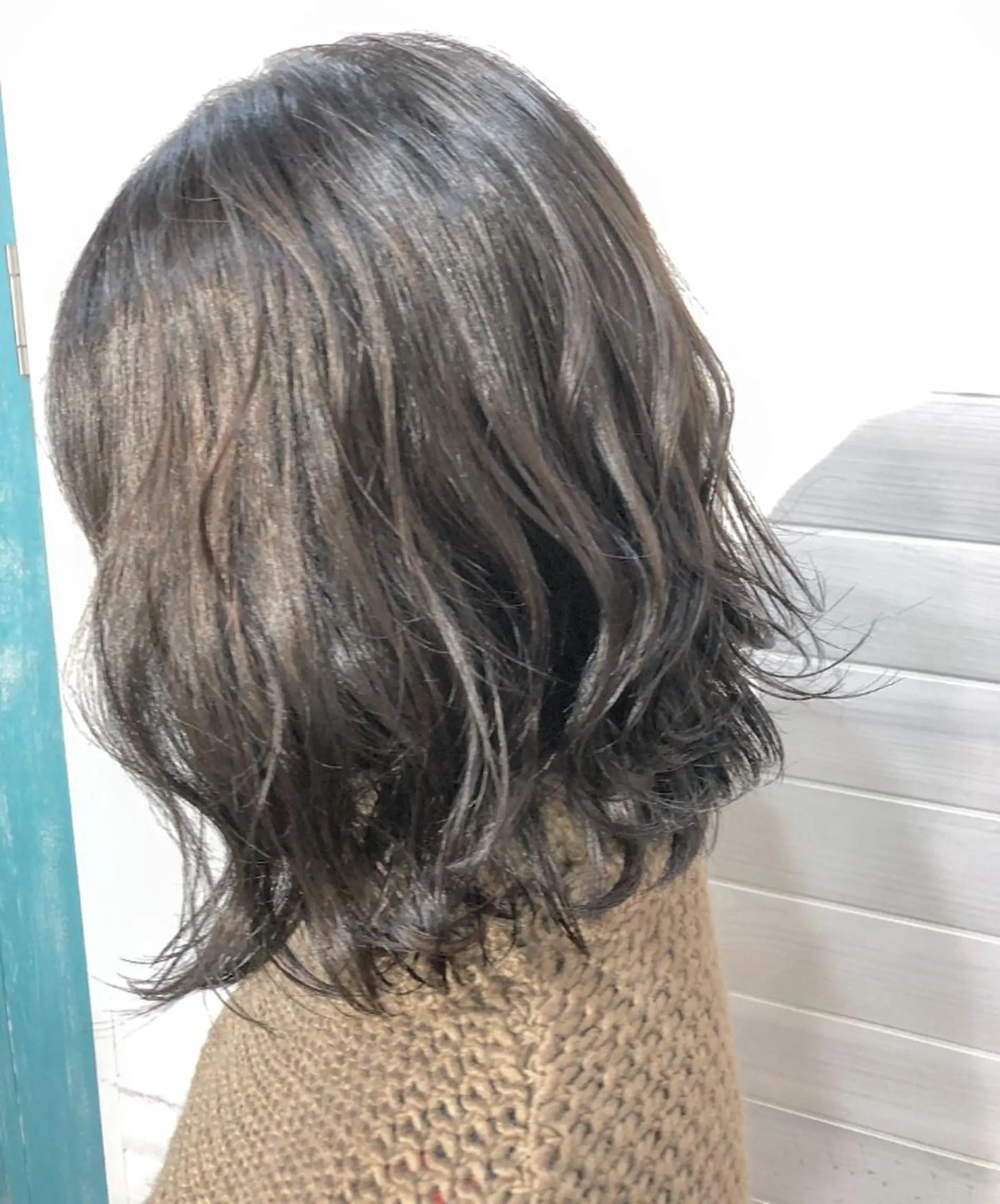 ミディアム カラー ブリーチ ダブルカラー グレージュ ブリーチなしカラー 北間 寛哉のヘアスタイル
