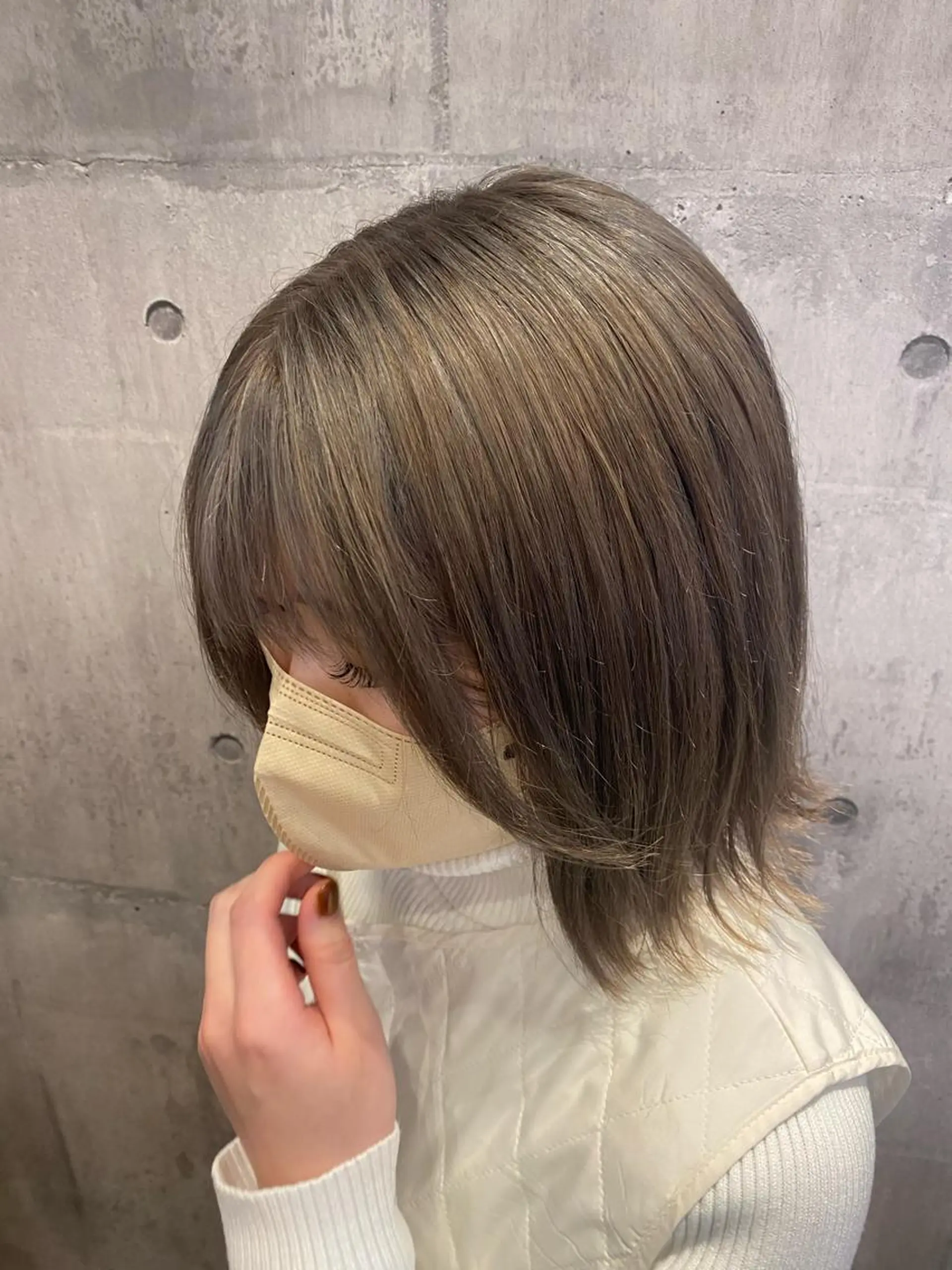 ミディアム カラー 新谷 桃子のヘアスタイル