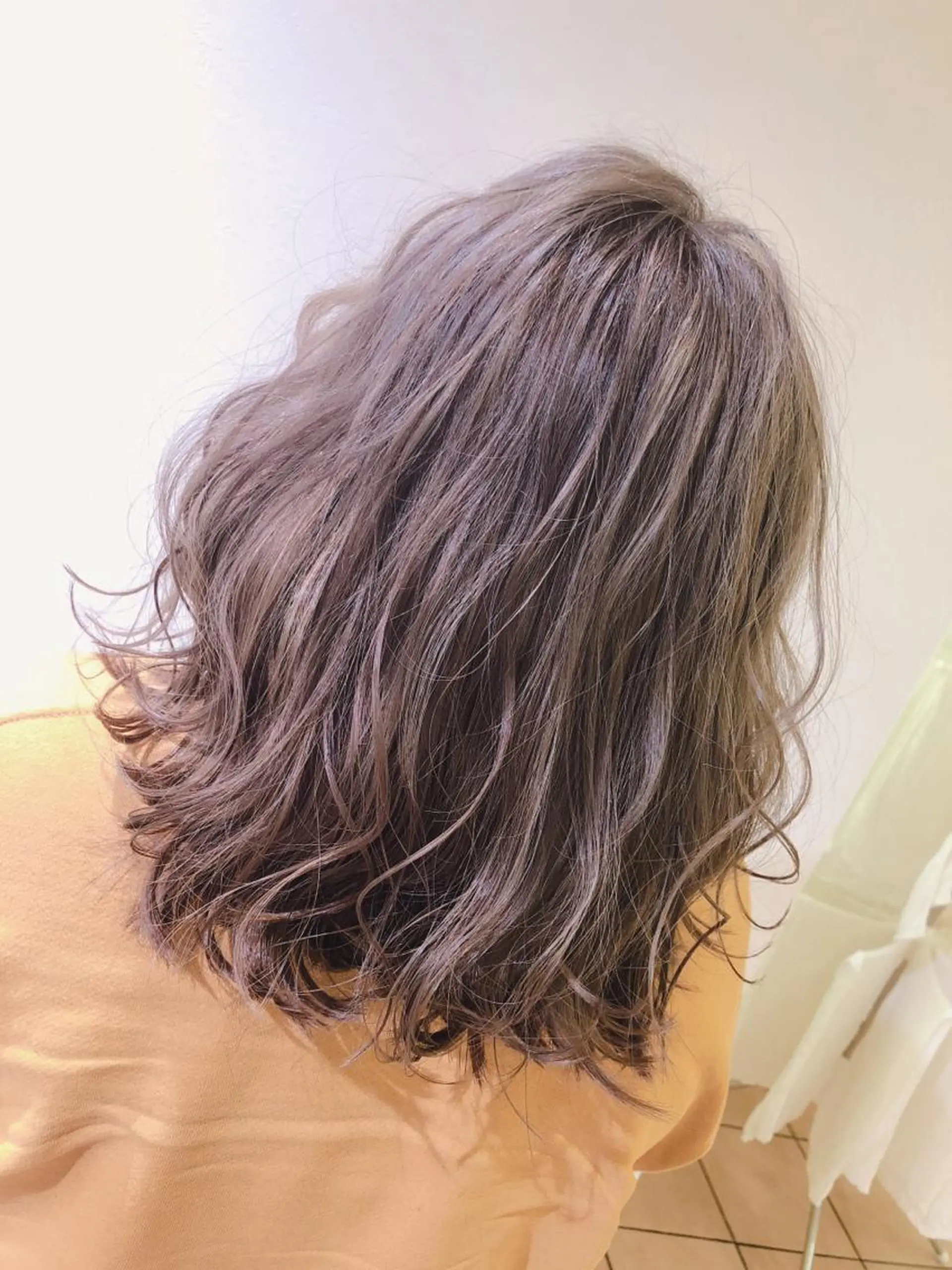 ミディアム カラー アディクシーカラー アッシュ 海外レイヤー/ レイヤーカット/和田のヘアスタイル
