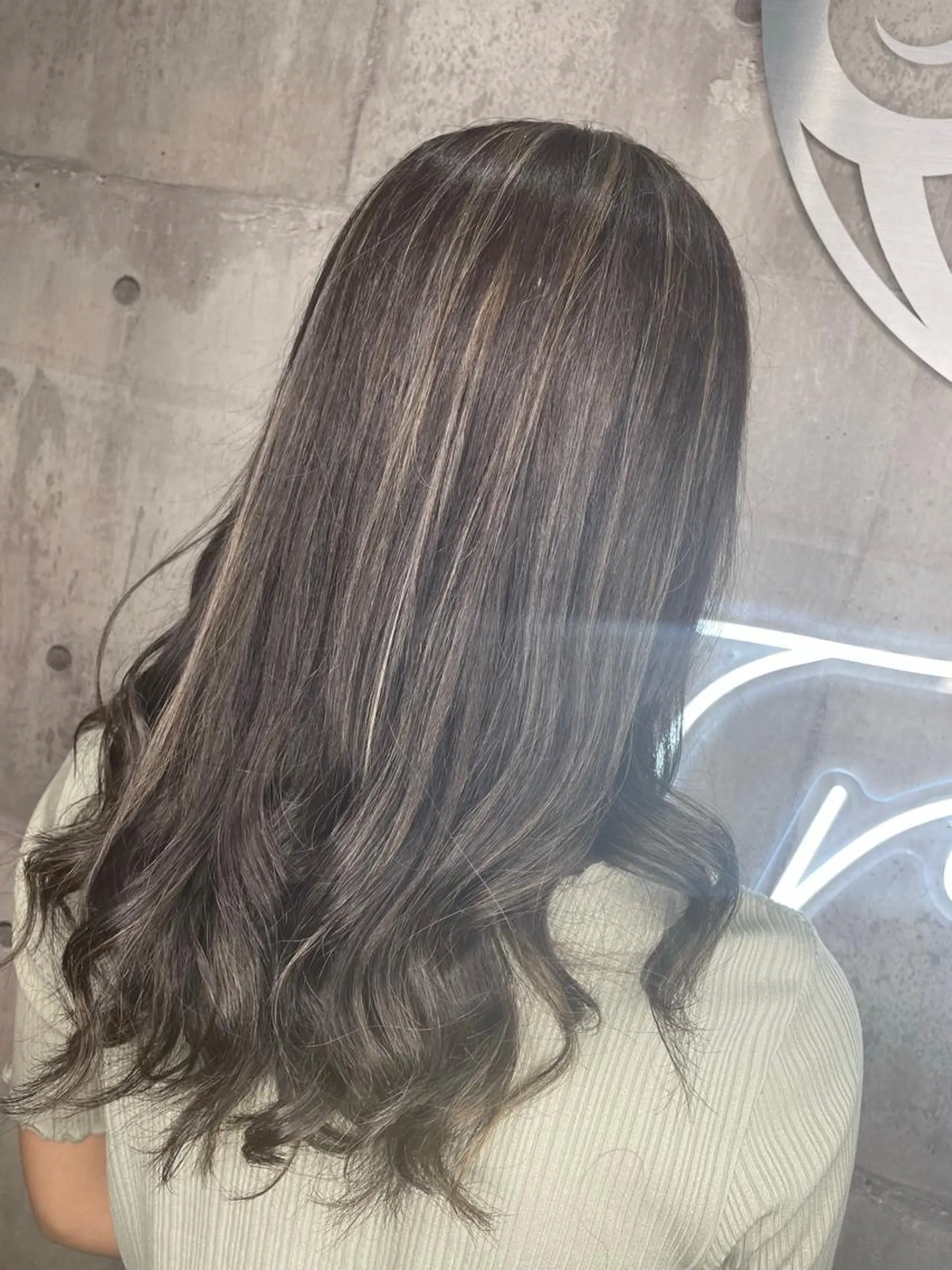 ロング カラー パーマ ヘアアレンジ メンズ キッズ ネイル マツエク・マツパ アイブロウ シールエクステ メンズバレイヤージュ メンズハイライト メンズインナーカラー メンズ韓国風 韓国/顔周り/透明感 /レイヤー/ひなたのヘアスタイル