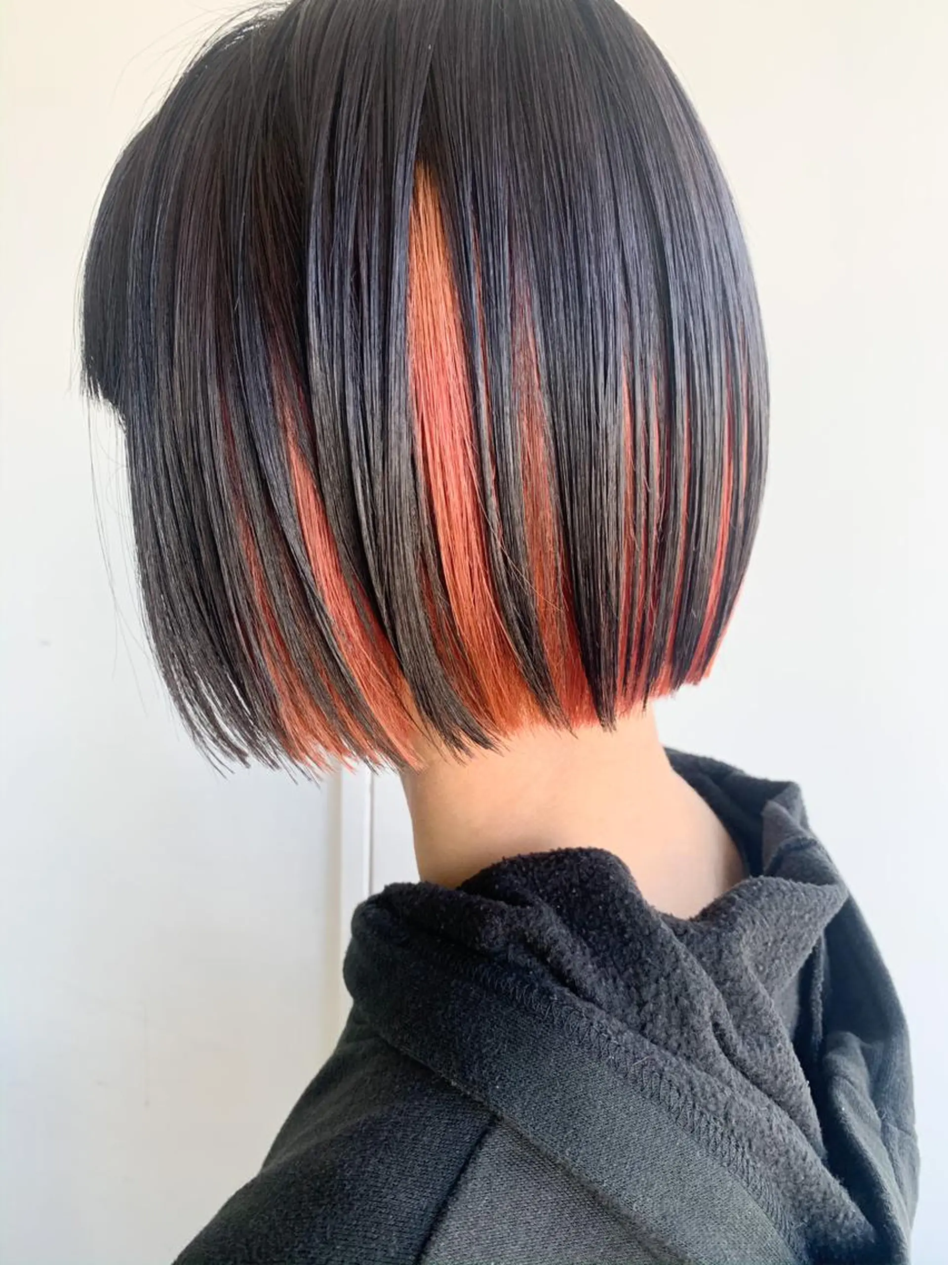 カラー 💜ショート💜 ウルフ、ボブ二色亜美のヘアスタイル