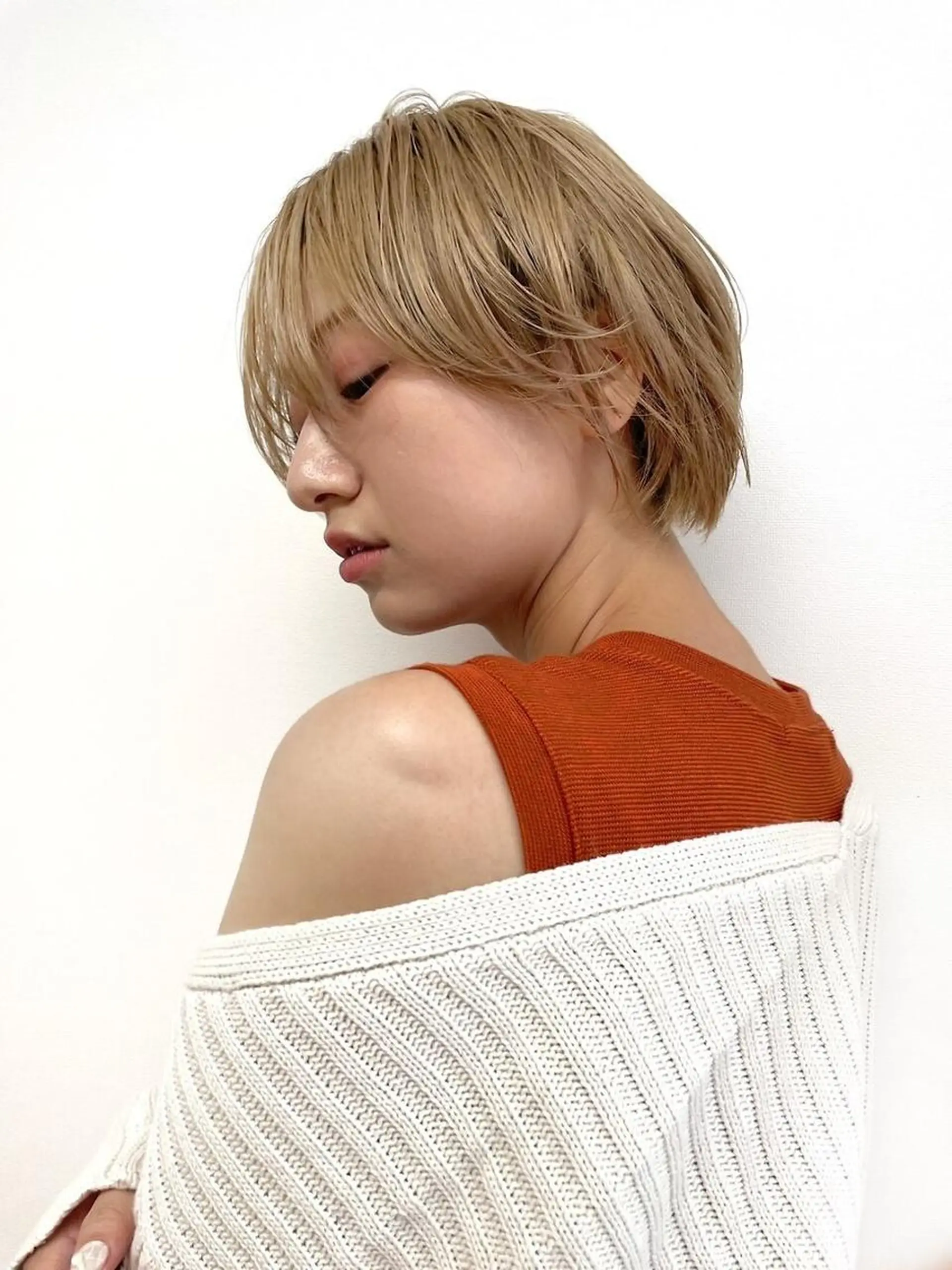 ショート カラー ショートボブ ブリーチ イヤリングカラー ハイライトカラー イルミナカラー BASSA 下井草店のヘアスタイル