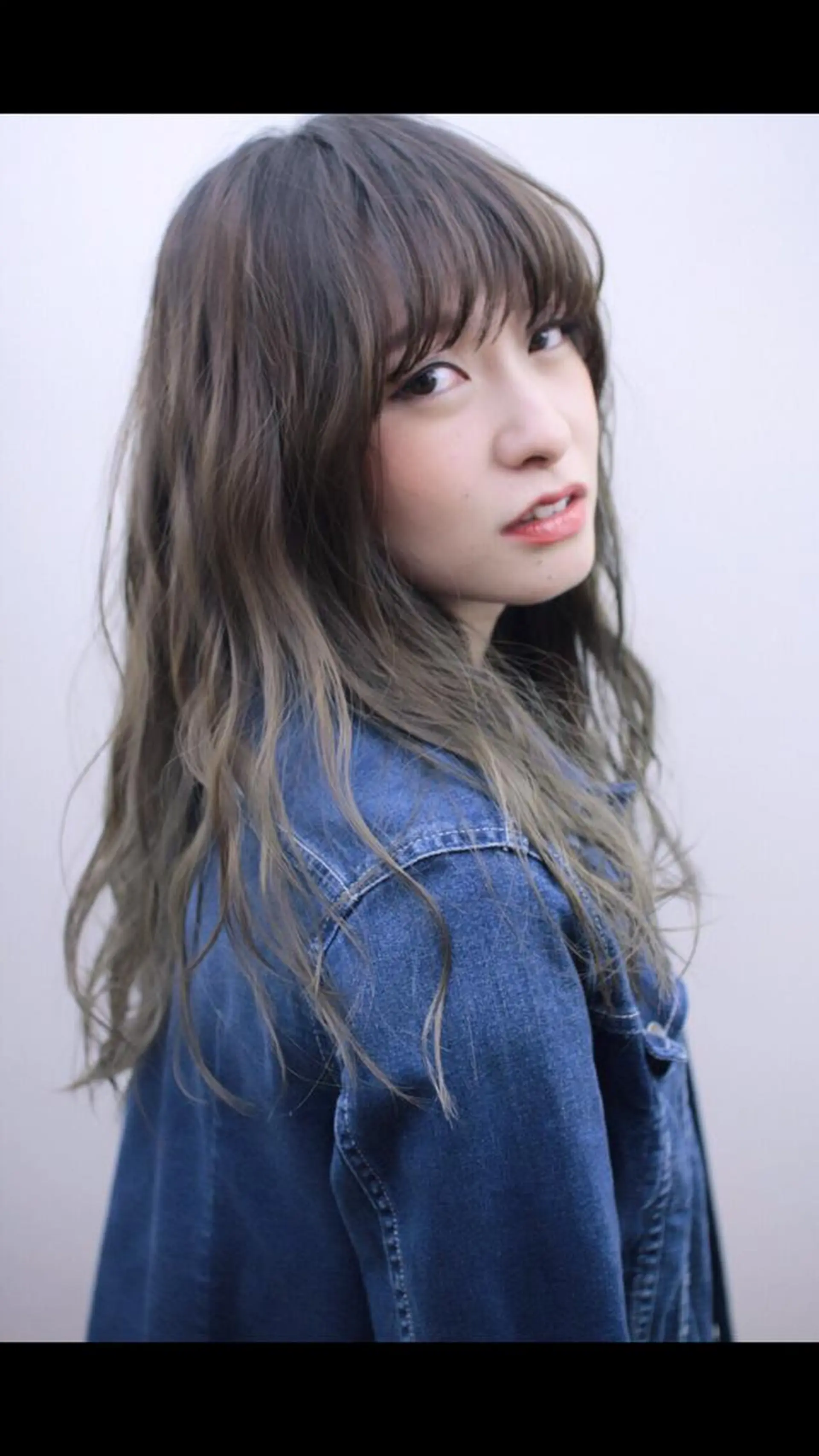 ロング カラー アッシュ ブルーカラー ブルーアッシュ グラデーションカラー ハイライトカラー カット ヘアカラー 山本 芳喜のヘアスタイル