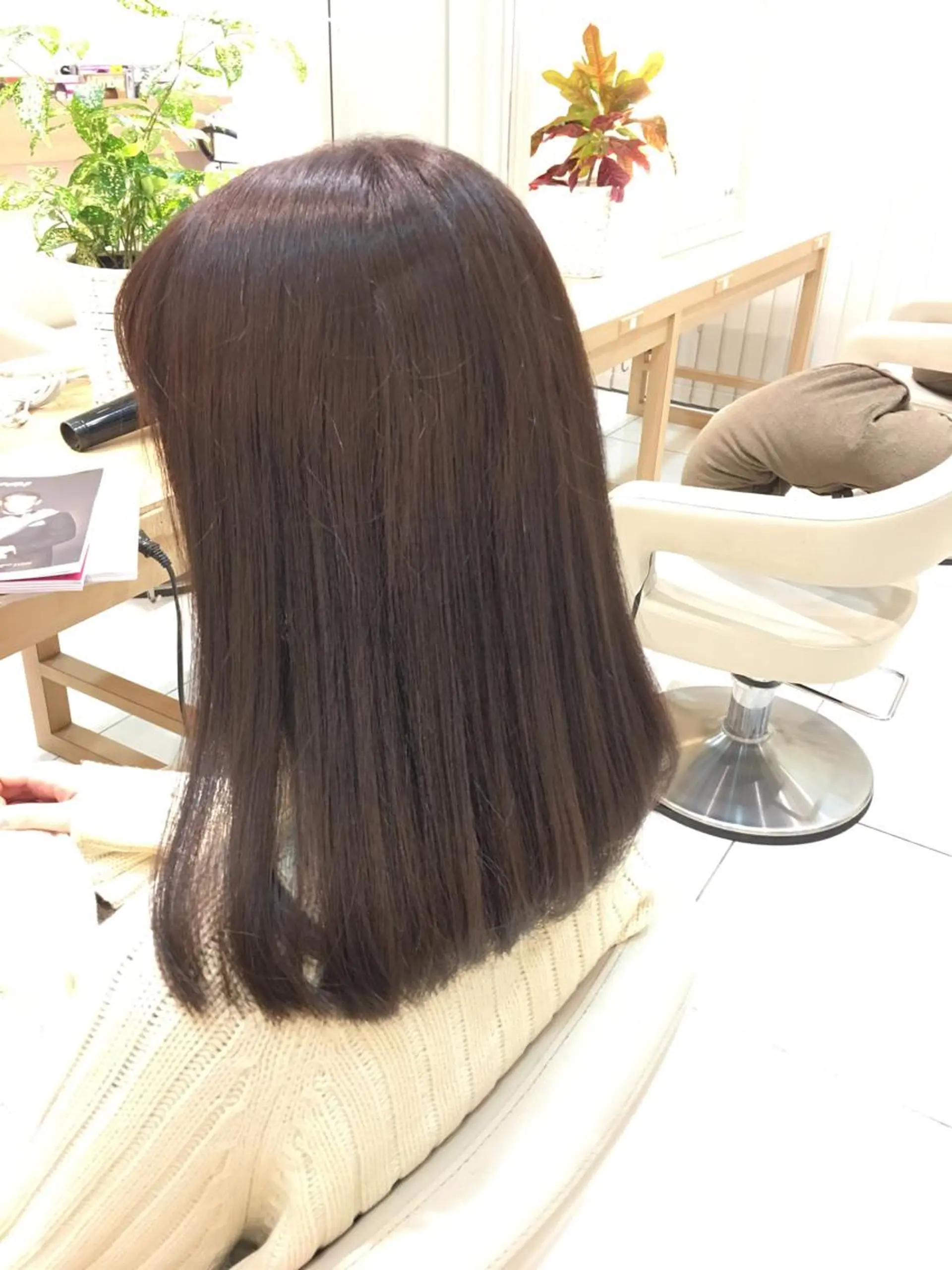 ミディアム カラー アッシュ ベージュカラー グレージュ 小田原NO1 美容師 飯田飛翔のヘアスタイル