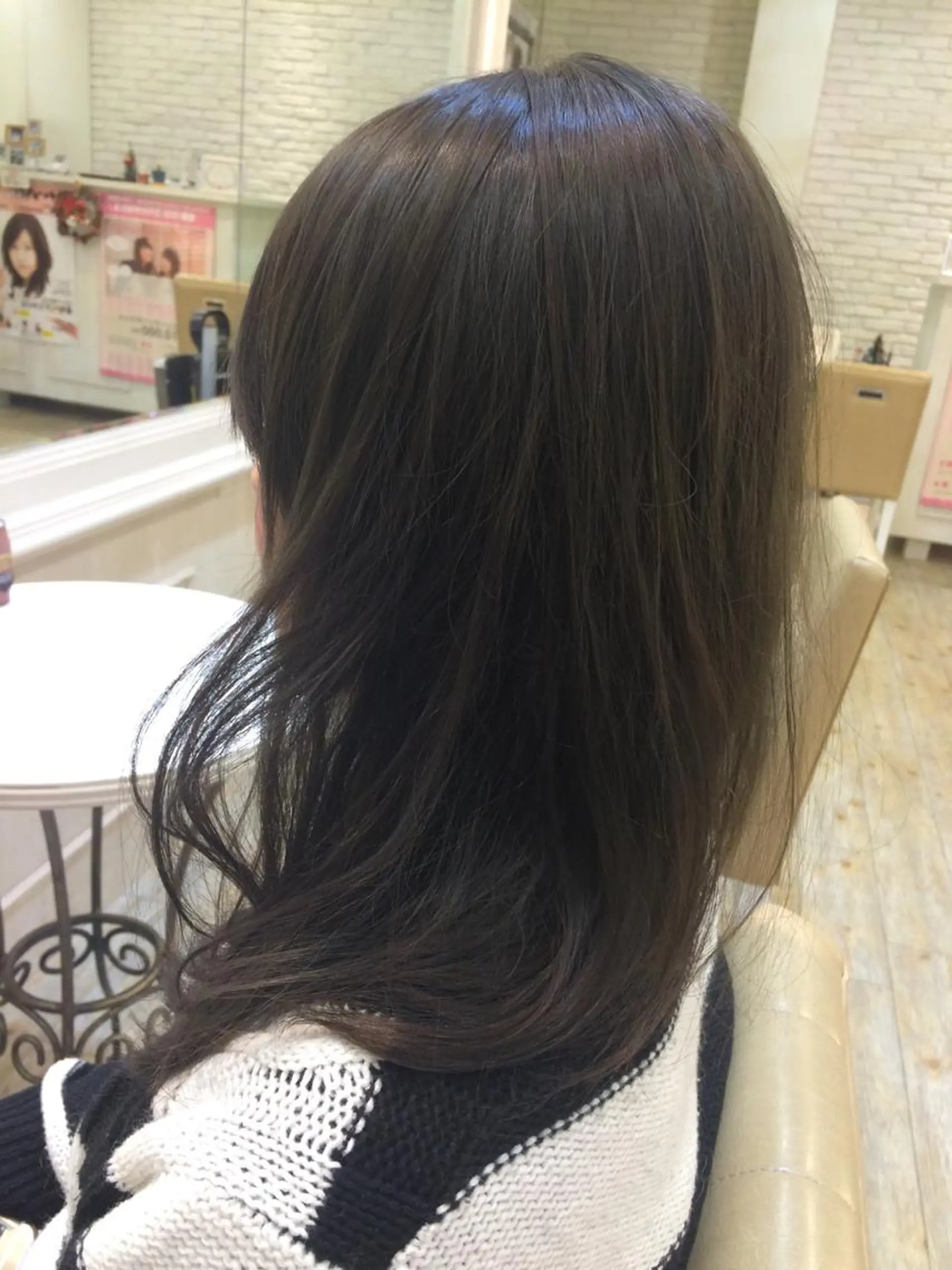 セミロング カラー アッシュ ブリーチ オレンジ 平内 賢人のヘアスタイル