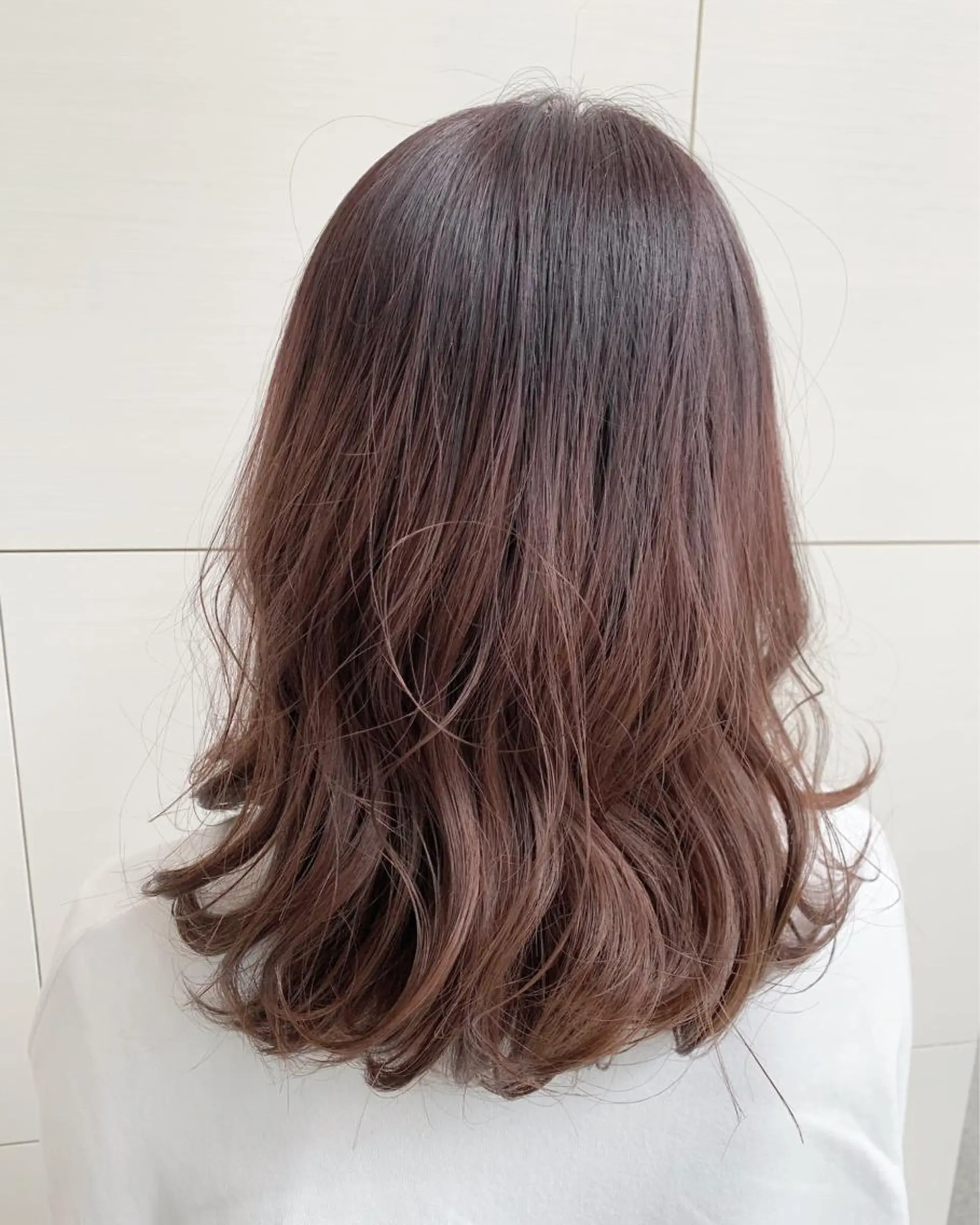 セミロング カラー K. SUZUKAのヘアスタイル