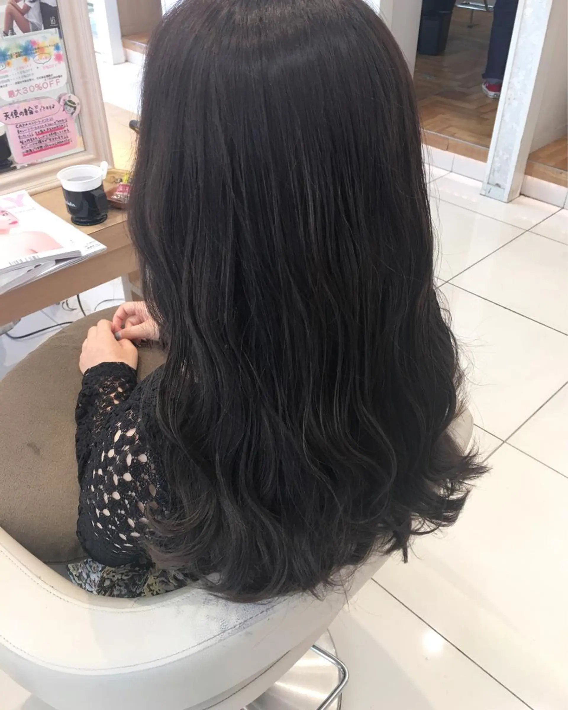 セミロング カラー ダークグレー 小田原NO1 美容師 飯田飛翔のヘアスタイル