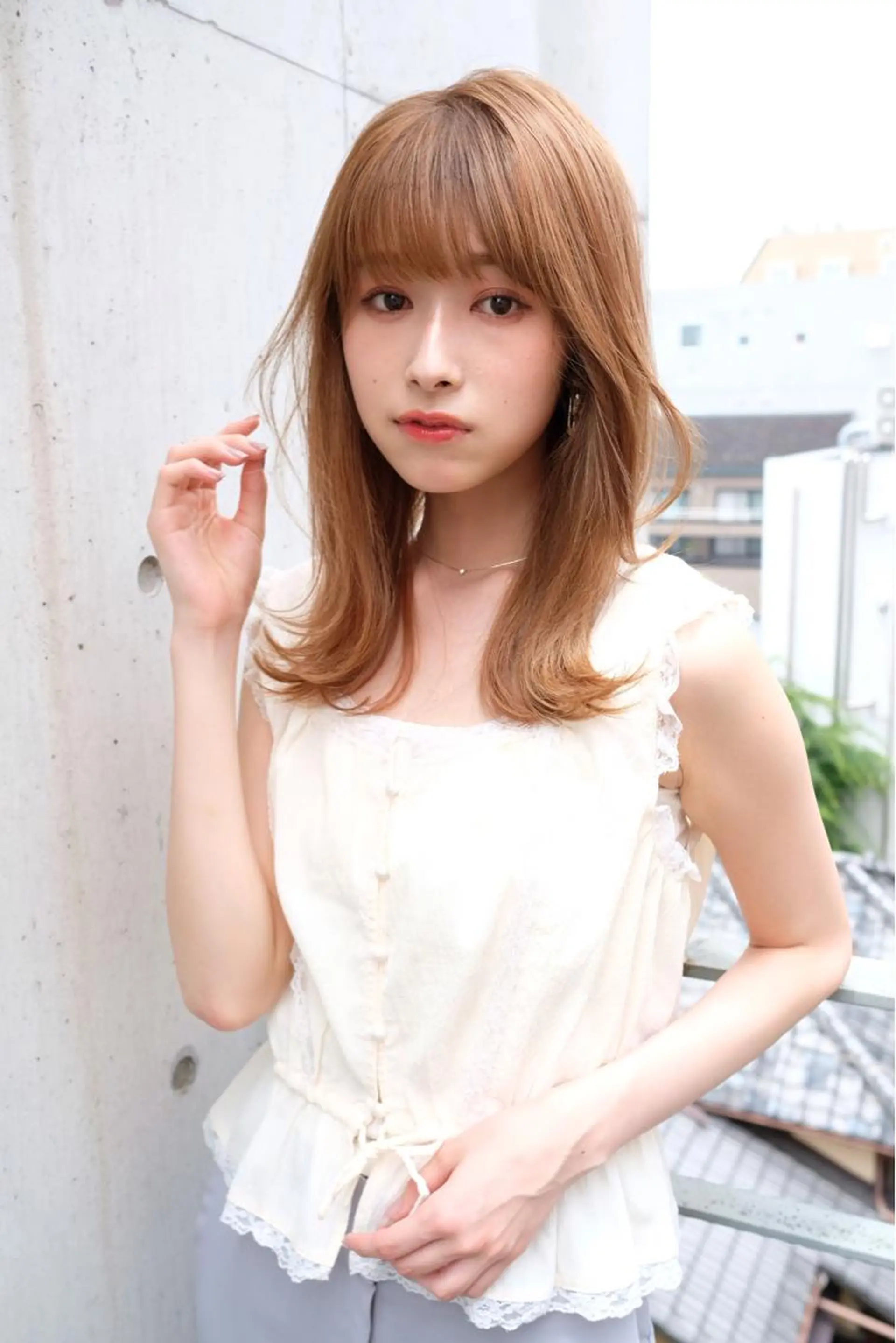 セミロング レイヤーカット、 大人可愛い　中村美羅のヘアスタイル