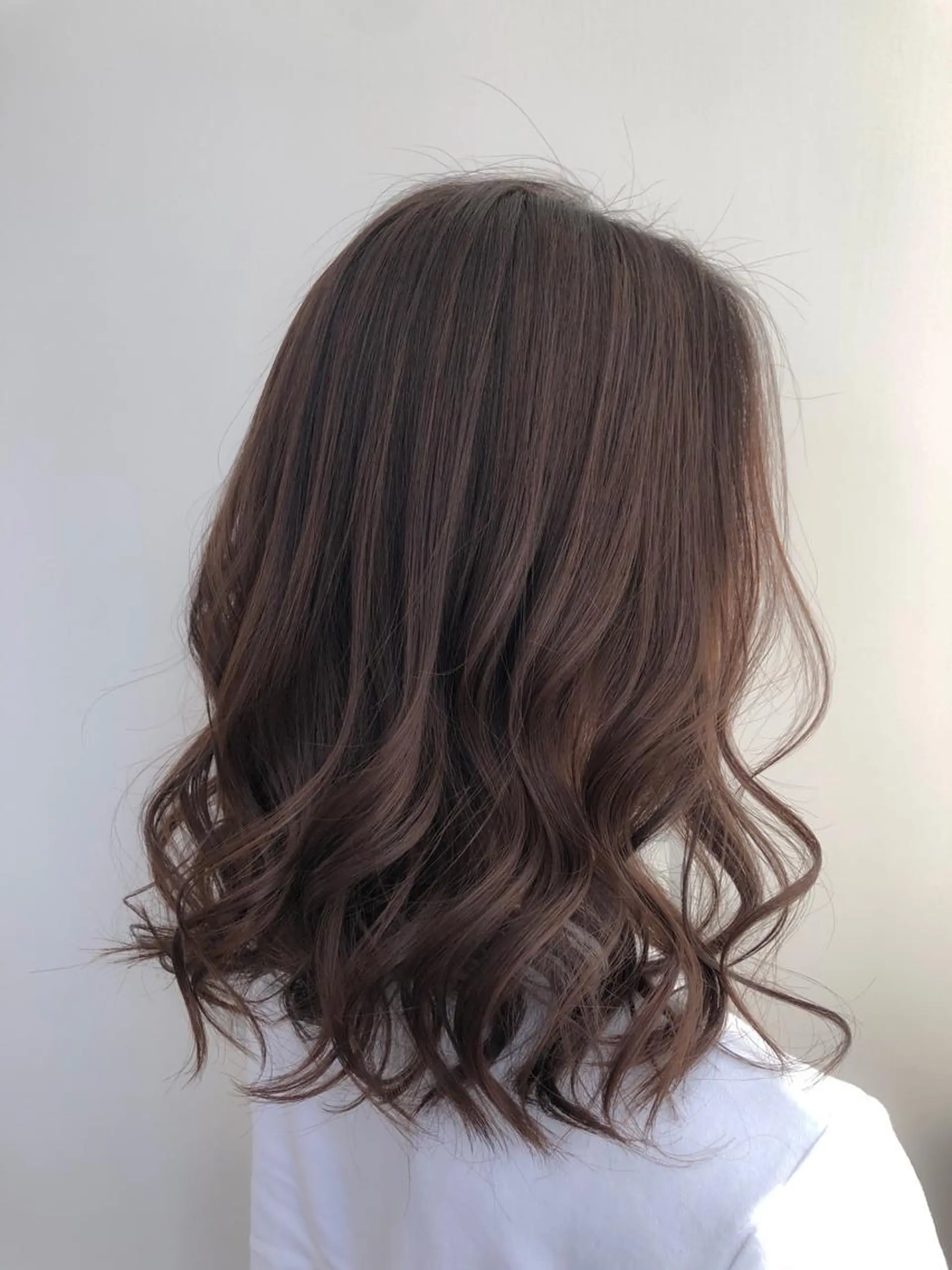 ミディアム カラー アッシュ ベージュカラー 【透明感、艶髪】西村 有司のヘアスタイル