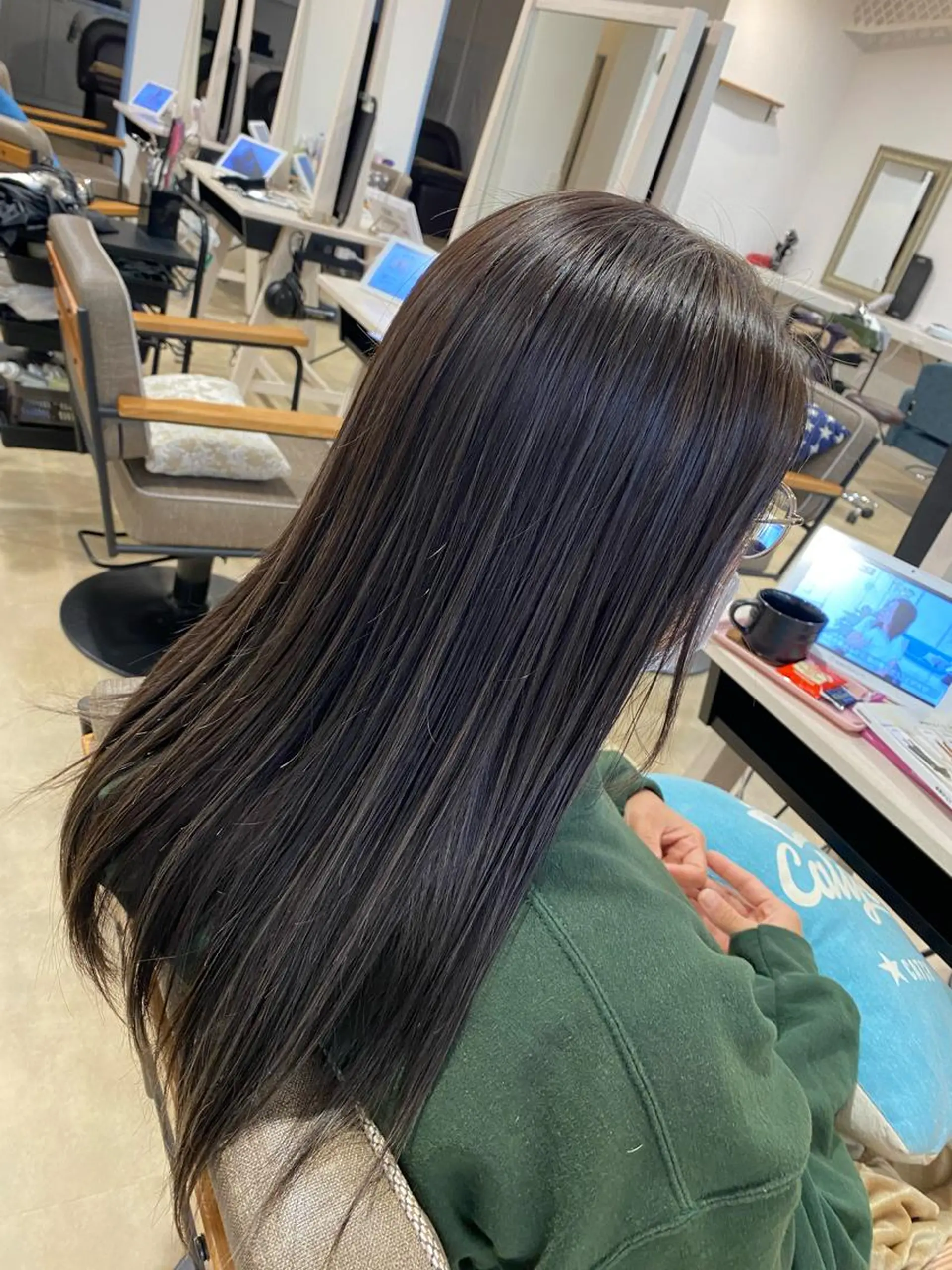 ロング カラー ヘアカラー トリートメント 饒平名 知也のヘアスタイル