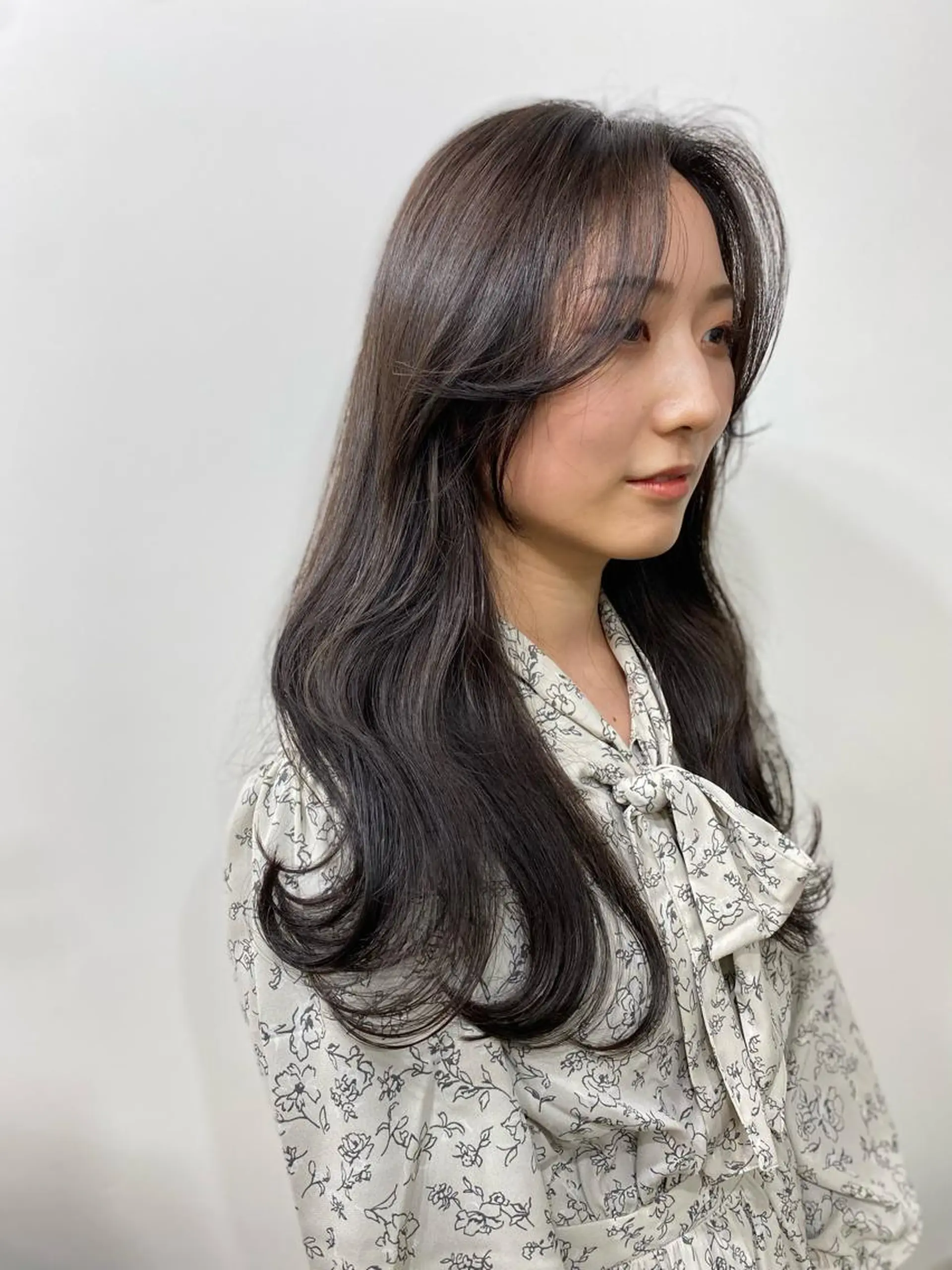 ロング カラー アッシュ アッシュブラック アッシュブラウン アッシュグレー アッシュグレージュ カット ヘアカラー トリートメント 韓国風×透明感カラー 髪質改善オタベシンヤのヘアスタイル