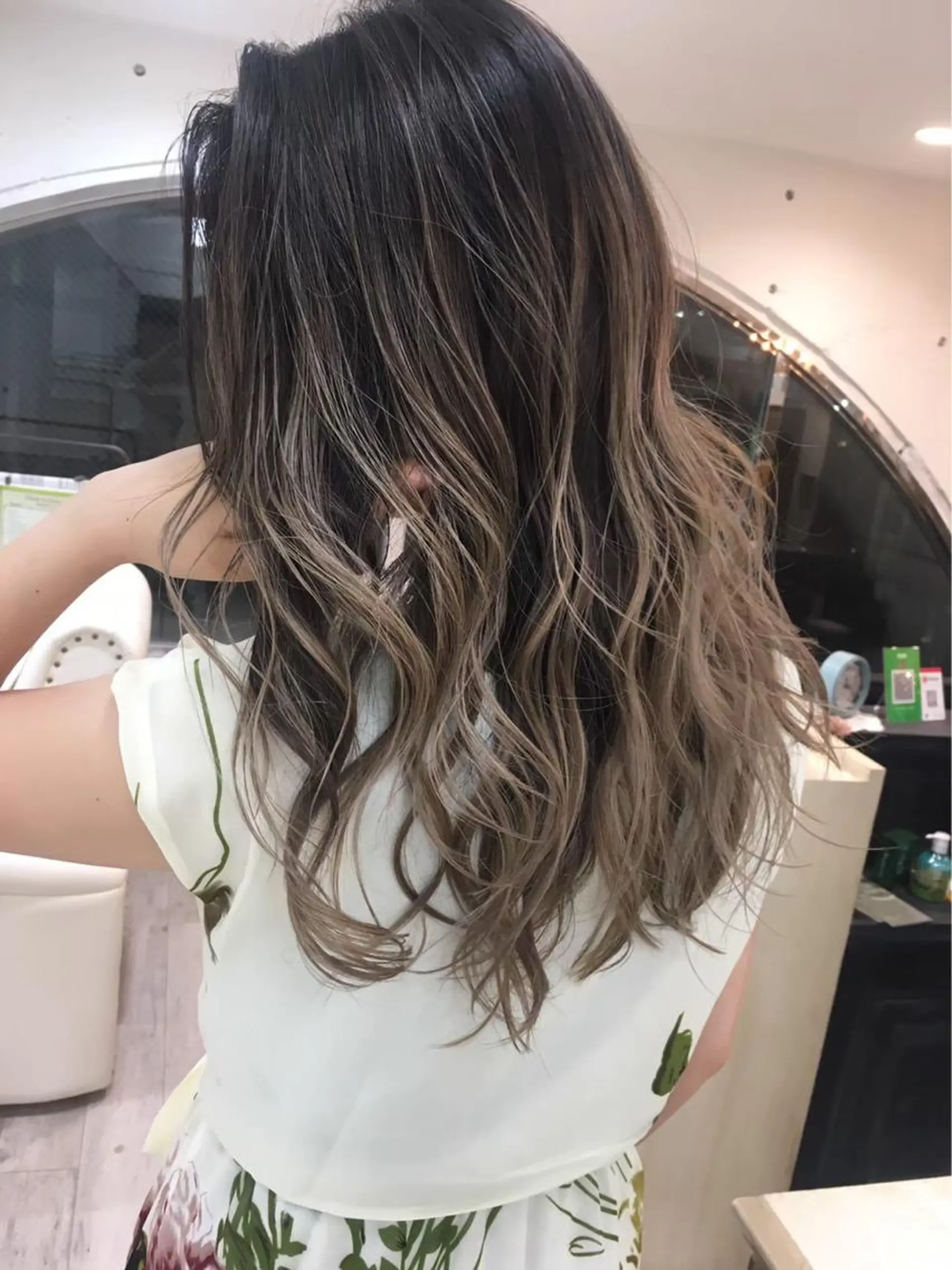 ロング カラー カラーが上手い 辻悠月のヘアスタイル