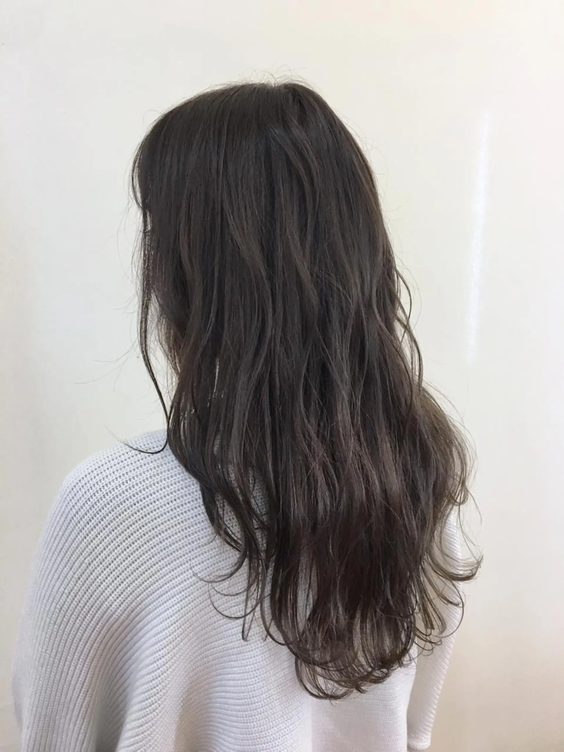 ロング カラー グレージュ ハイライトカラー ハイライト ケアブリーチ 坪井佑樹のヘアスタイル