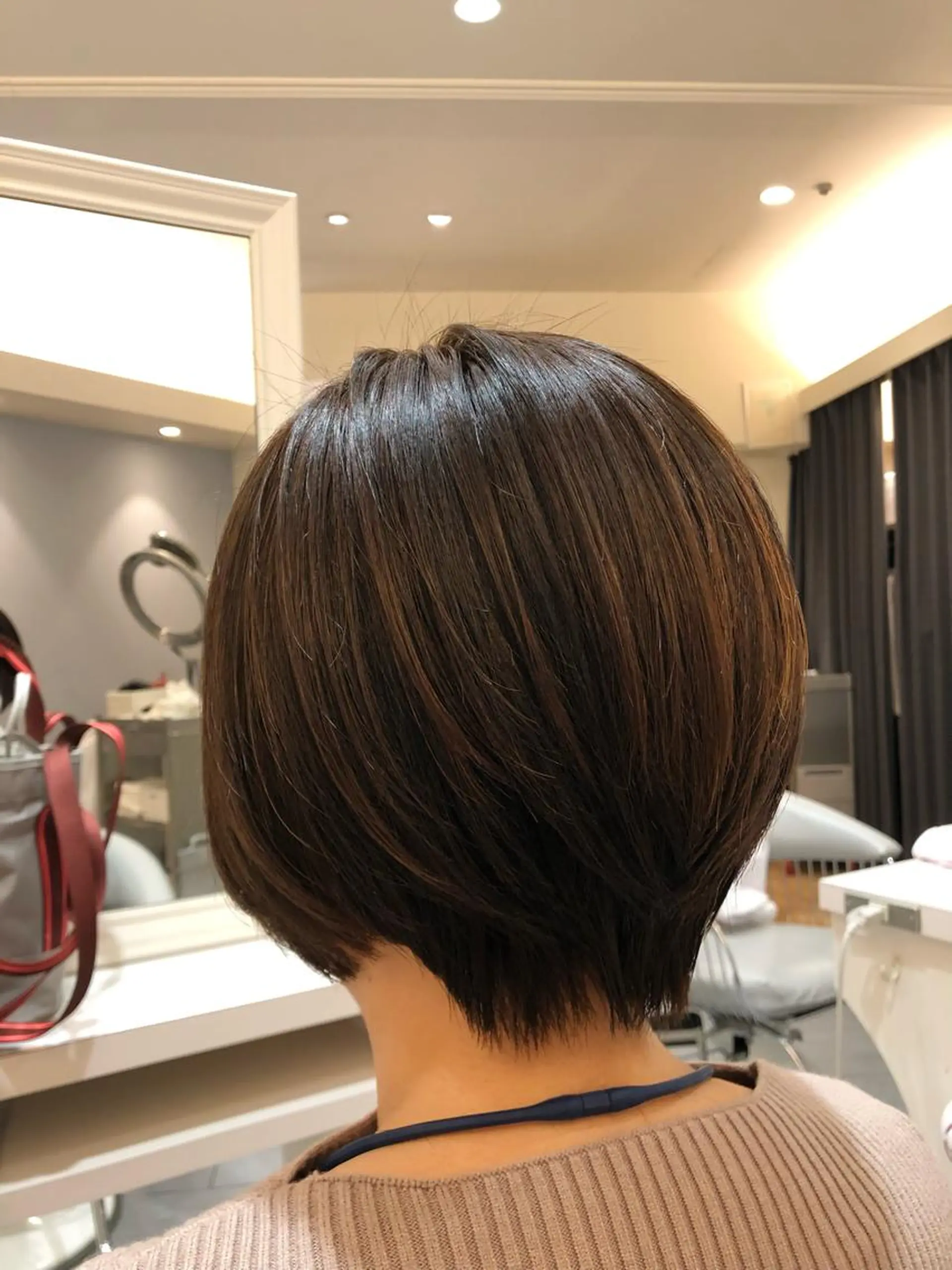 ショート カラー ショートヘア コテ巻きパーマ 阪上 沙織のヘアスタイル