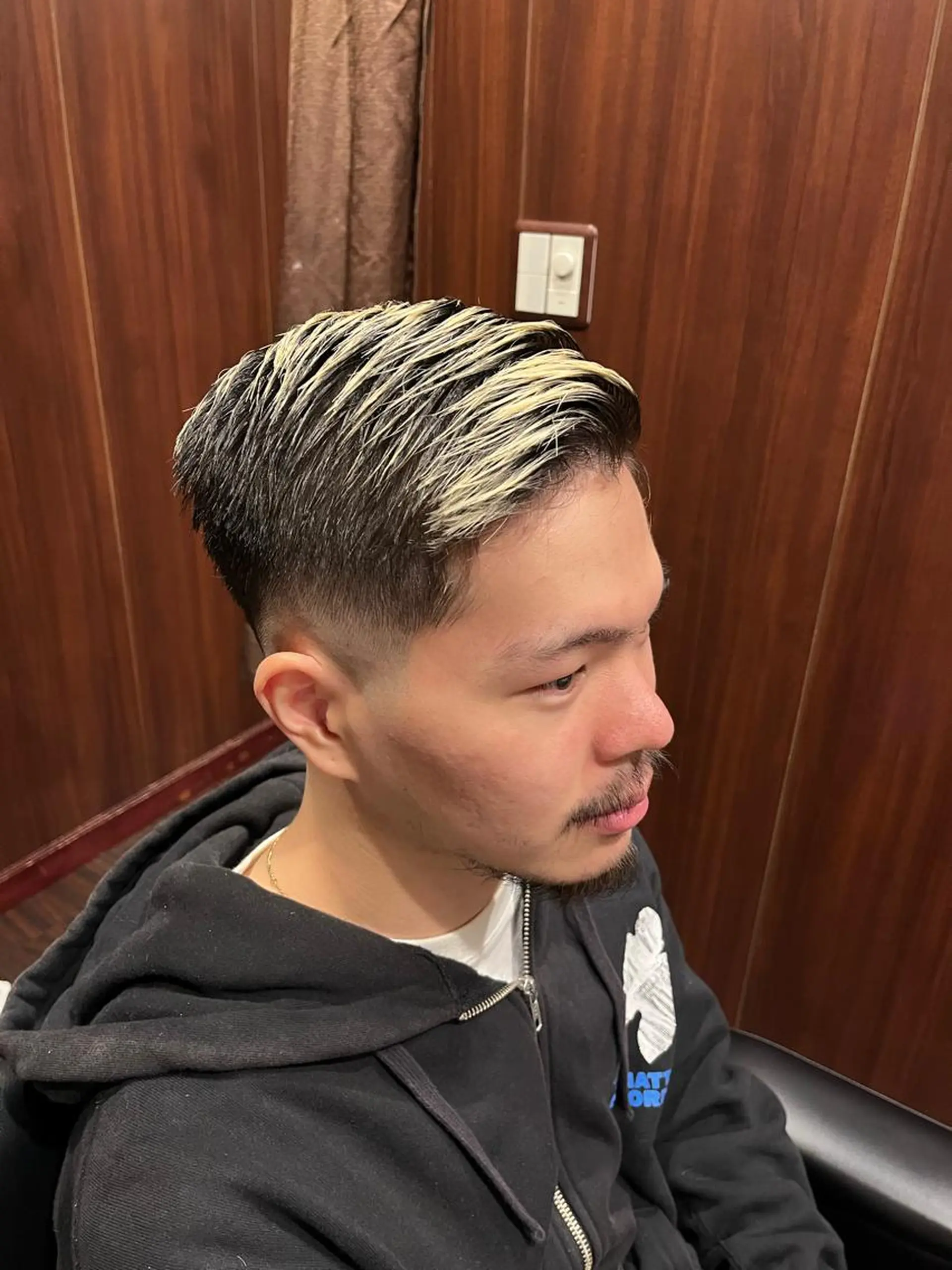 ショート カラー ヒロ銀座 上口雄大のヘアスタイル