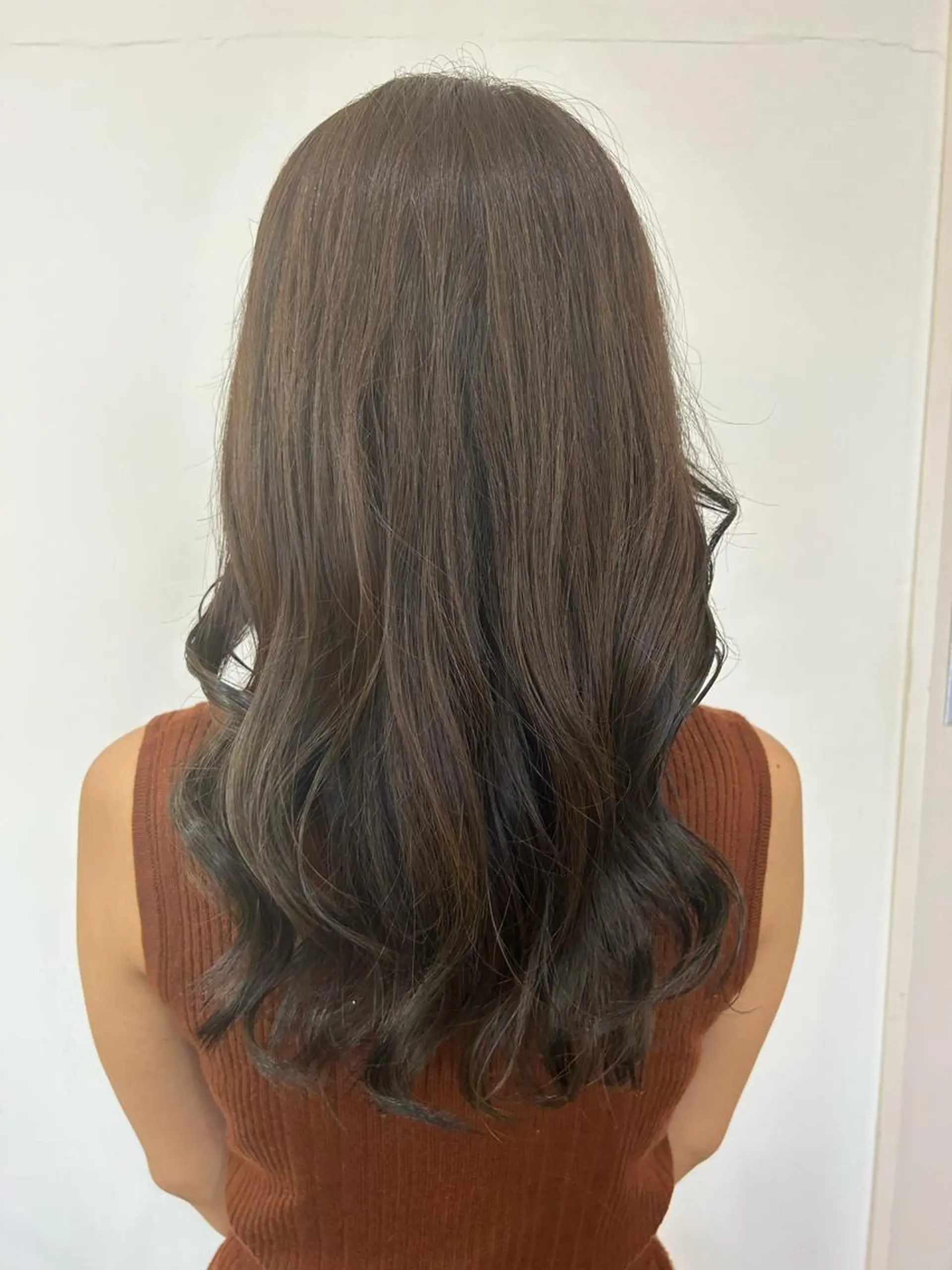 ロング カラー ブリーチ グレージュ ブリーチなしカラー 田村 美沙子のヘアスタイル