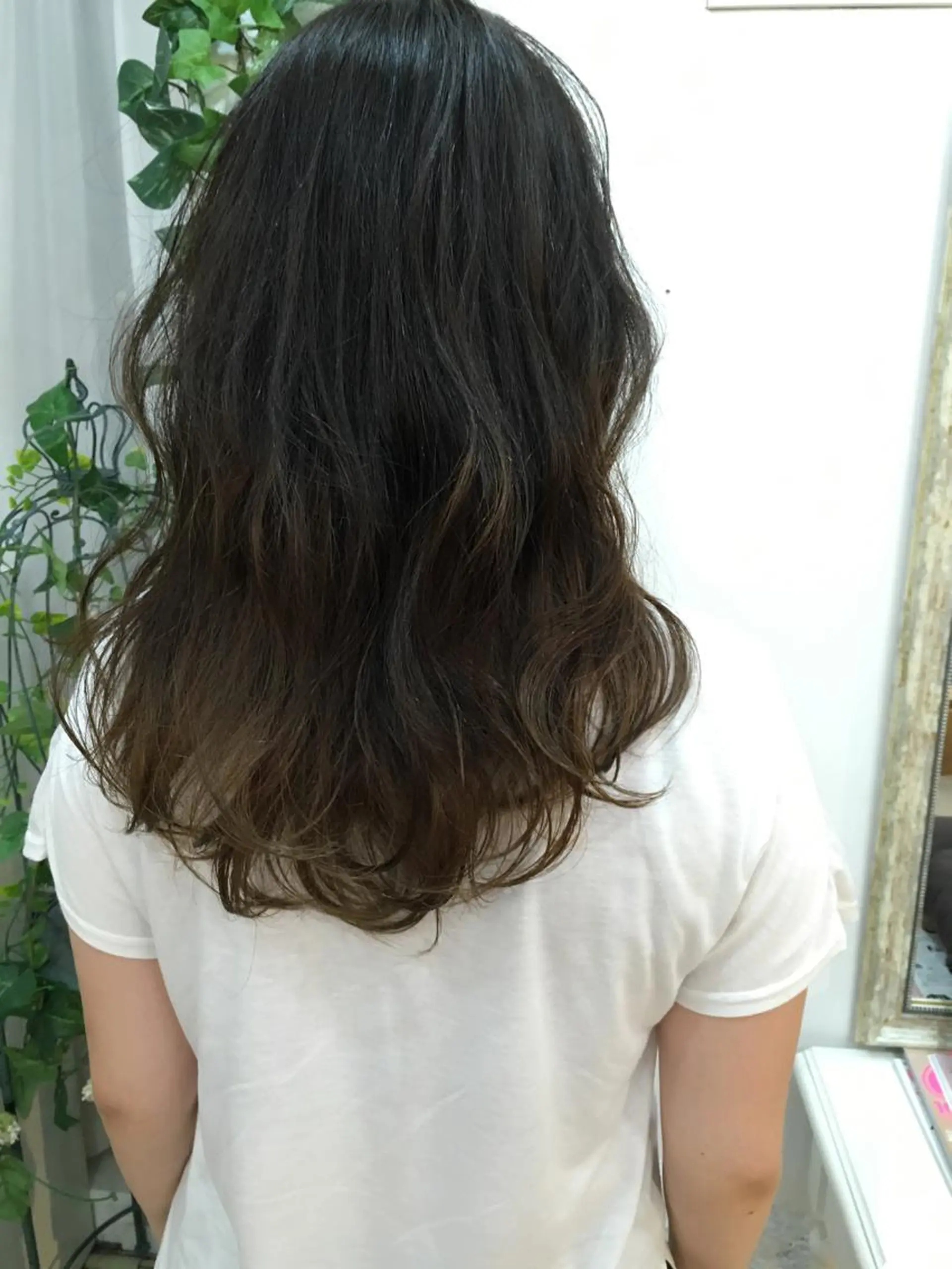 ミディアム セミロング ロング アッシュ エクステ(レミー毛) NINEのヘアスタイル