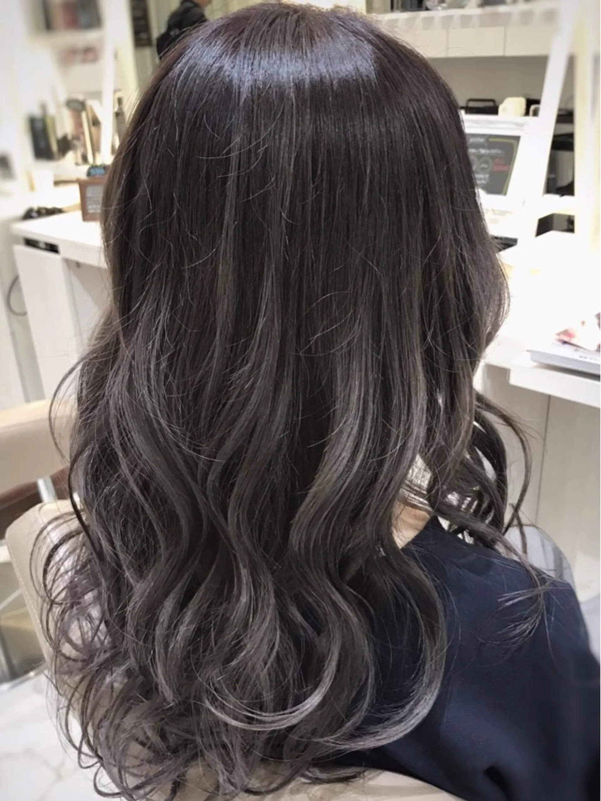 セミロング カラー ブリーチ 透明感カラー グラデーションカラー パープルカラー 山崎俊輔/髪質改善 /バレイヤージュのヘアスタイル