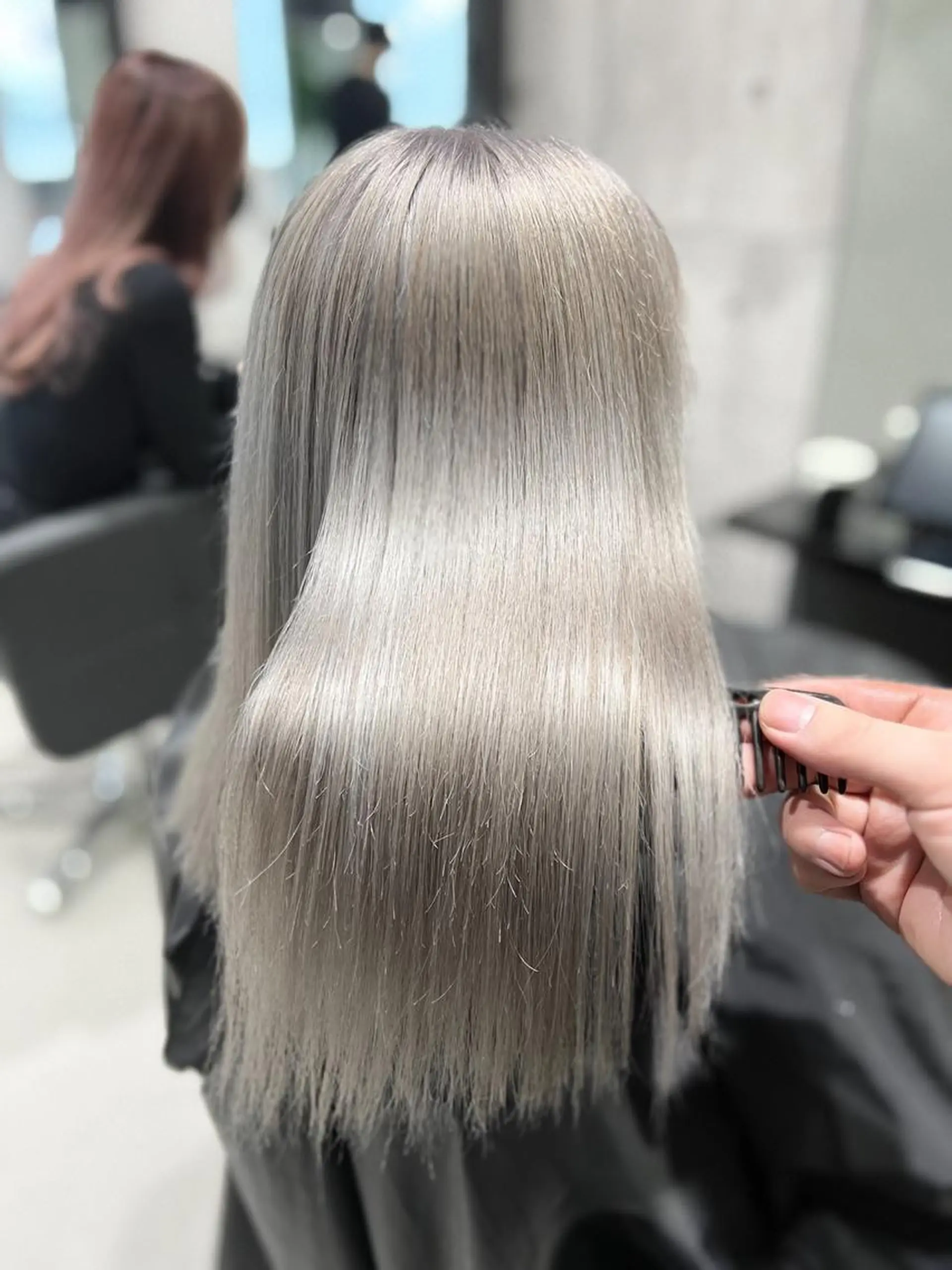 ミディアム カラー ベージュカラー シルバー シルバーベージュ mimiiy梅田 中崎町ハイトーンのヘアスタイル
