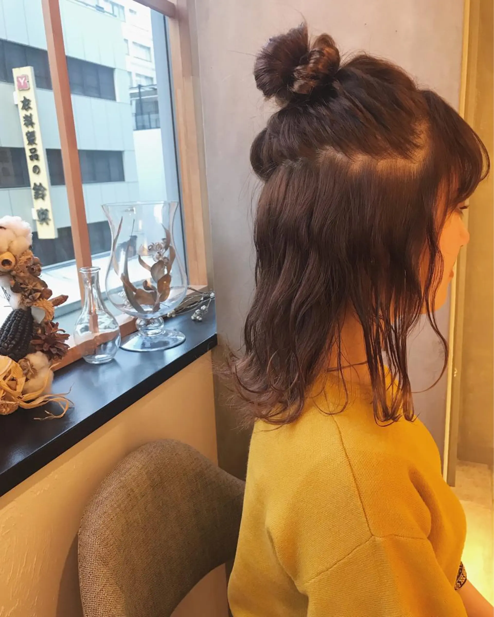 ミディアム カラー ヘアアレンジ ハーフアップ お団子ヘア 眉毛ワックス konomiの眉毛・アイブロウイメージ