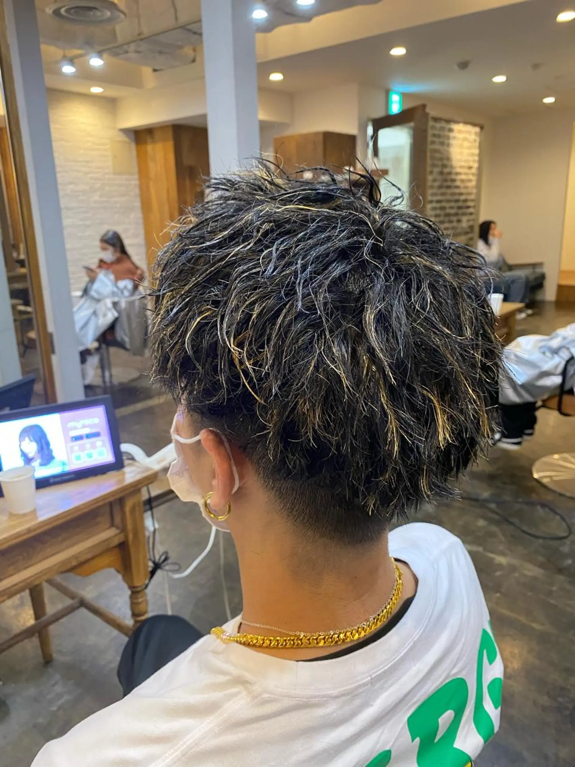 ショート カラー パーマ ハイライトカラー ハイライト ツイストパーマ カット ヘアカラー パーマ 髪質改善推し 巽のヘアスタイル