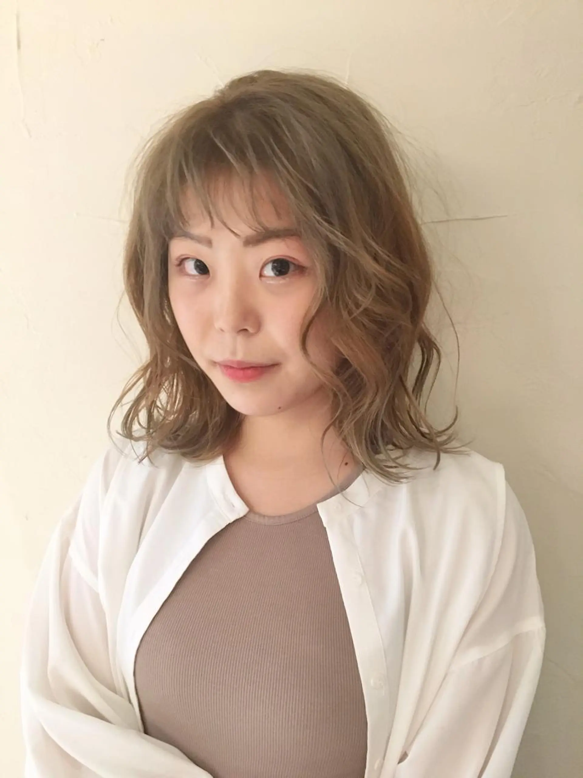ミディアム カラー シマダ アユミのヘアスタイル