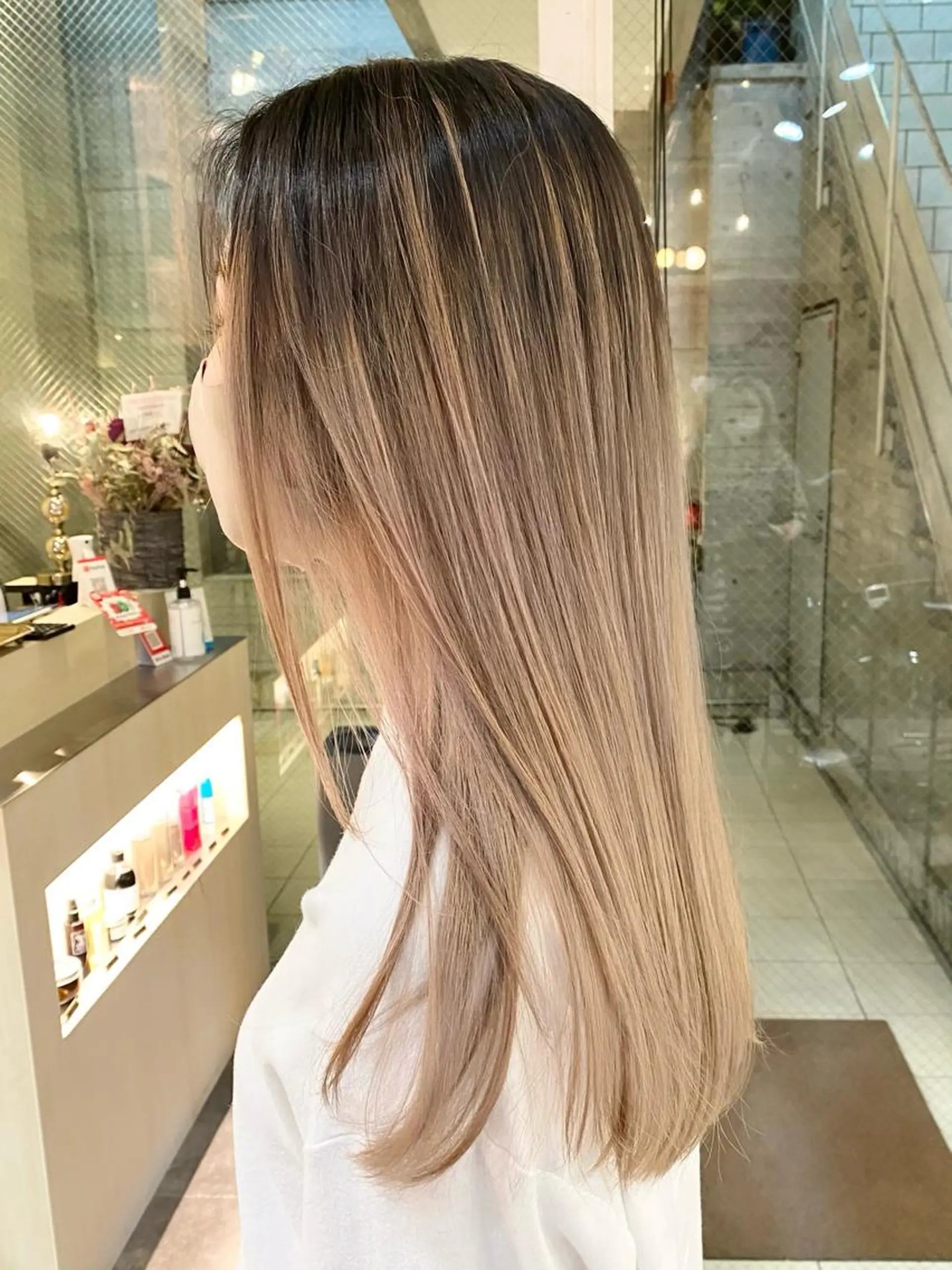 ロング 白髪ぼかし×デザイン 🕊️🫧ホウジョウのヘアスタイル