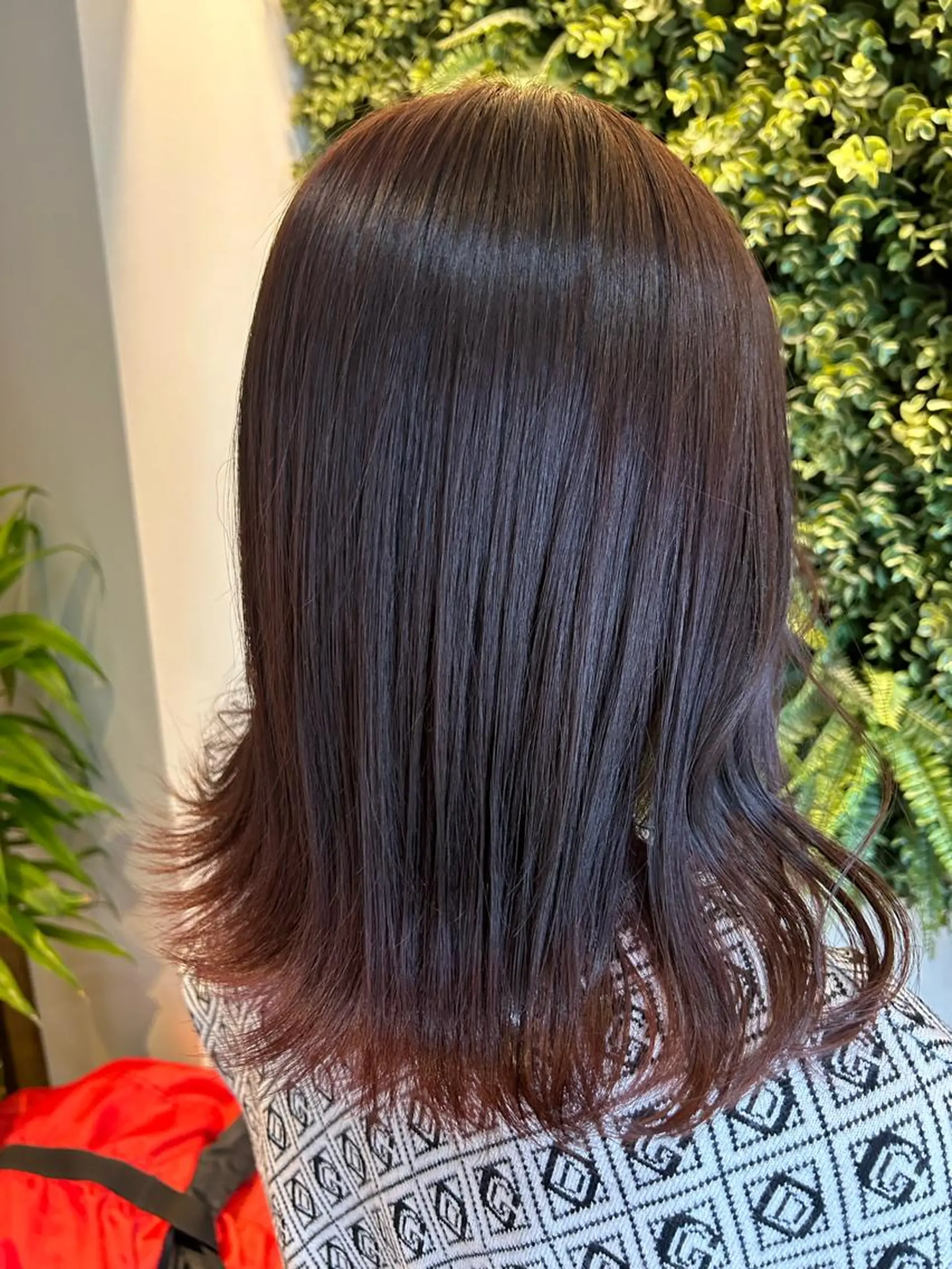 ミディアム 水谷 菜央のヘアスタイル