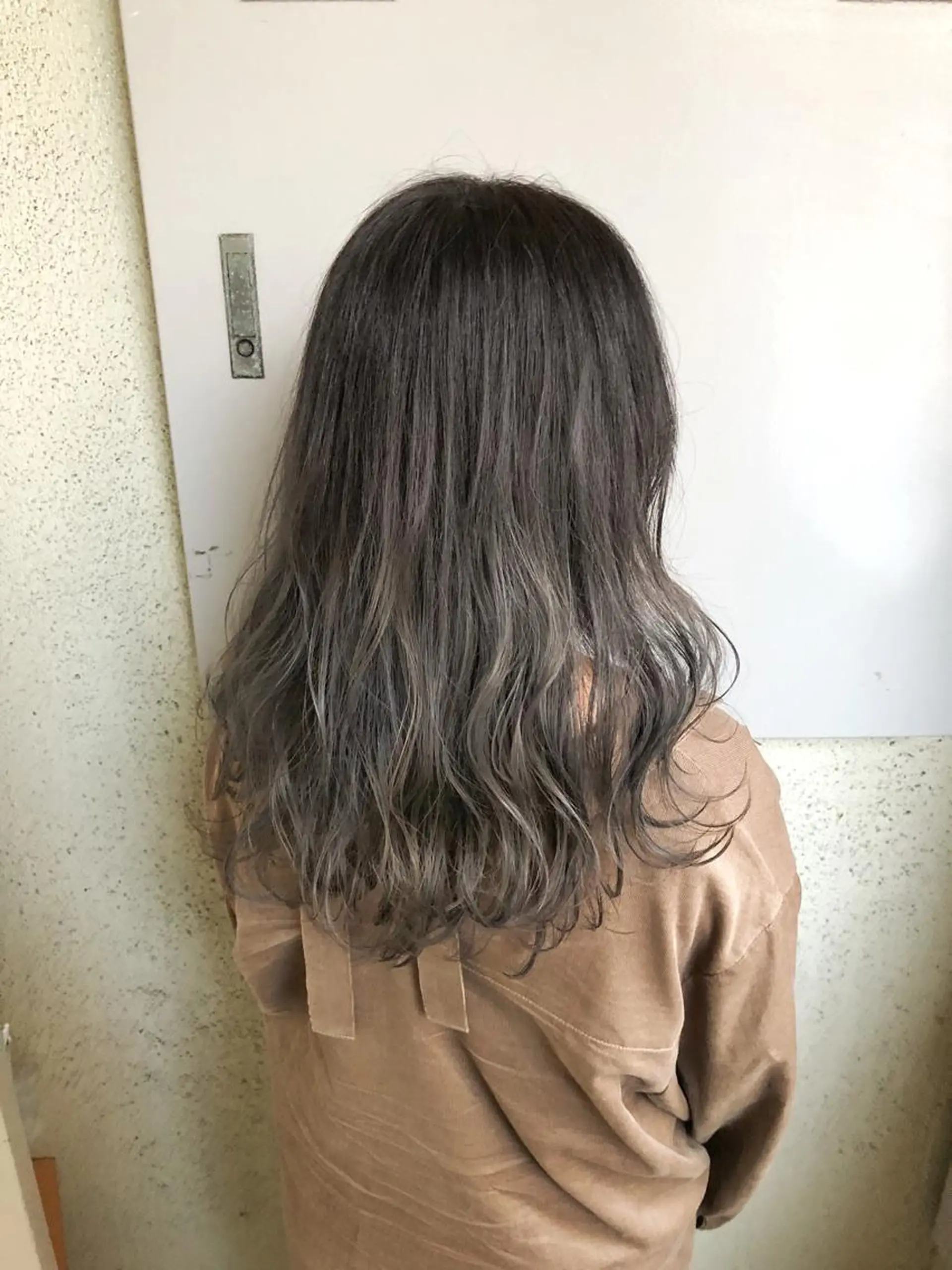 ミディアム カラー グラデーションカラー グレージュ 【 DIPTH 】 代表コウキ🥇のヘアスタイル