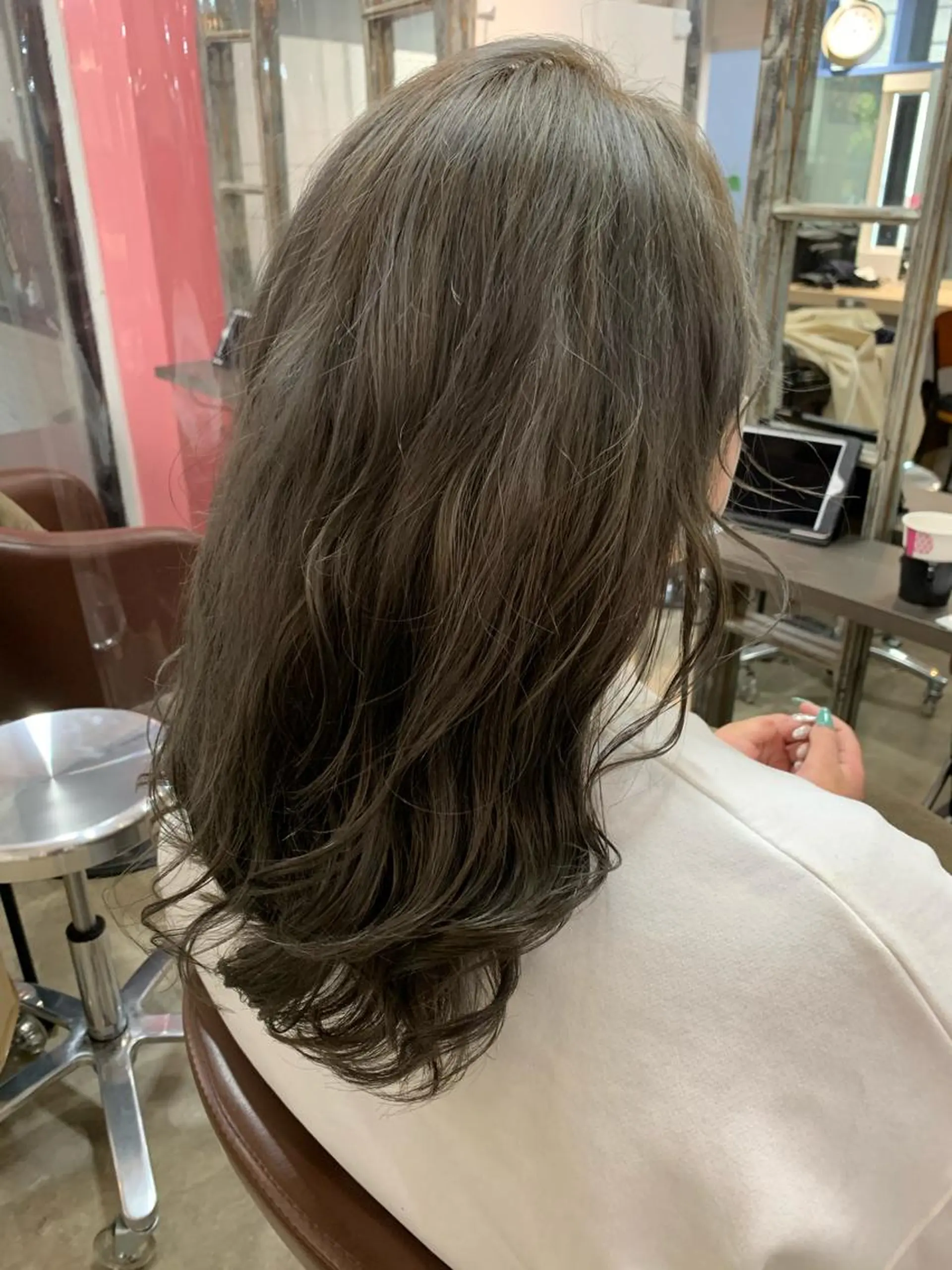 セミロング ヘアカラー ヲタク美容師 店長　上原のヘアスタイル