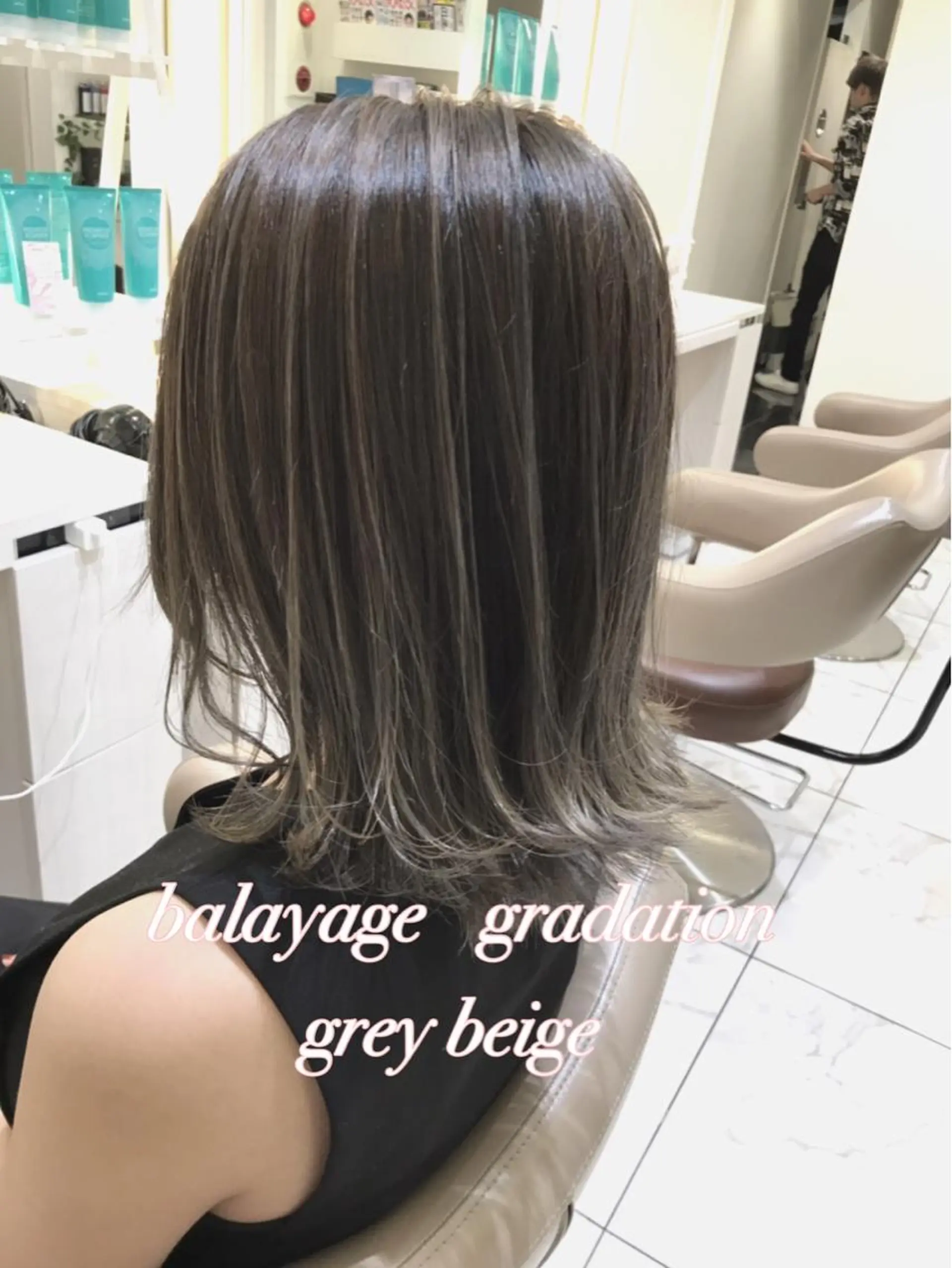 ミディアム カラー バレイヤージュ グラデーションカラー グレージュ レイヤーカット カット ヘアカラー 山崎俊輔/髪質改善 /バレイヤージュのヘアスタイル