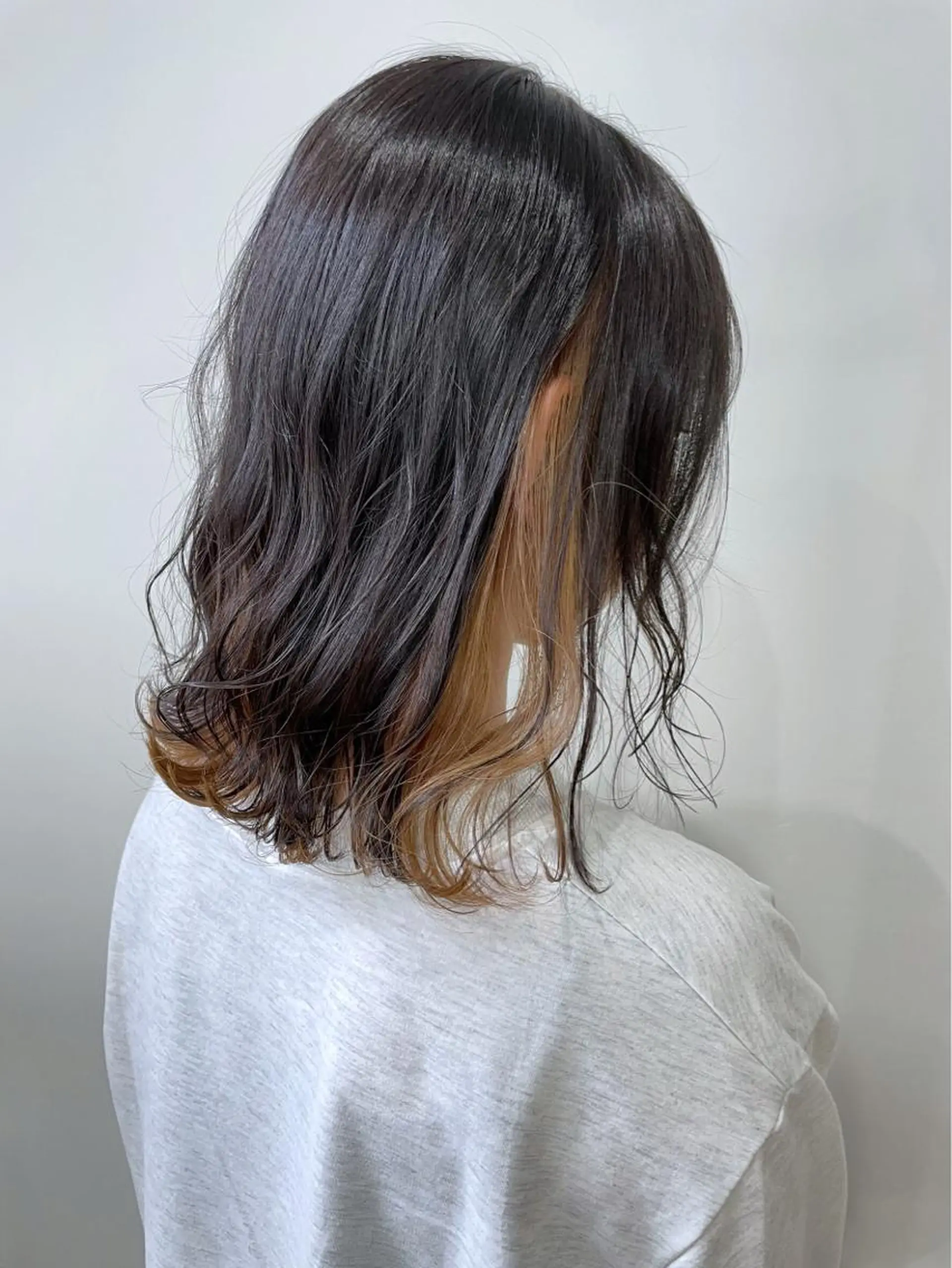 カラー white.梅田 デザインカラー🦄のヘアスタイル