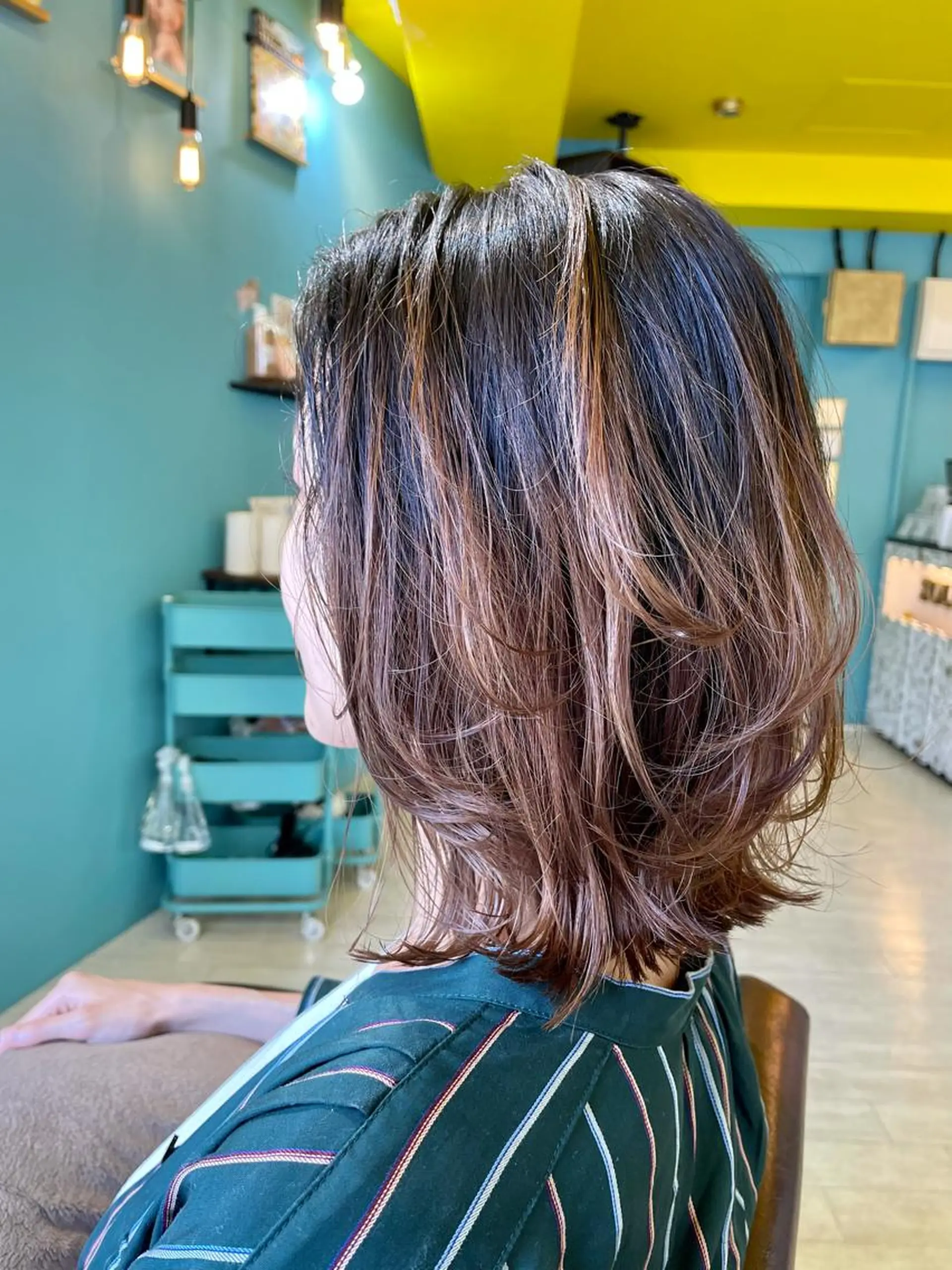 ミディアム ハイライト ヘアカラー トリートメント 末石 智のヘアスタイル