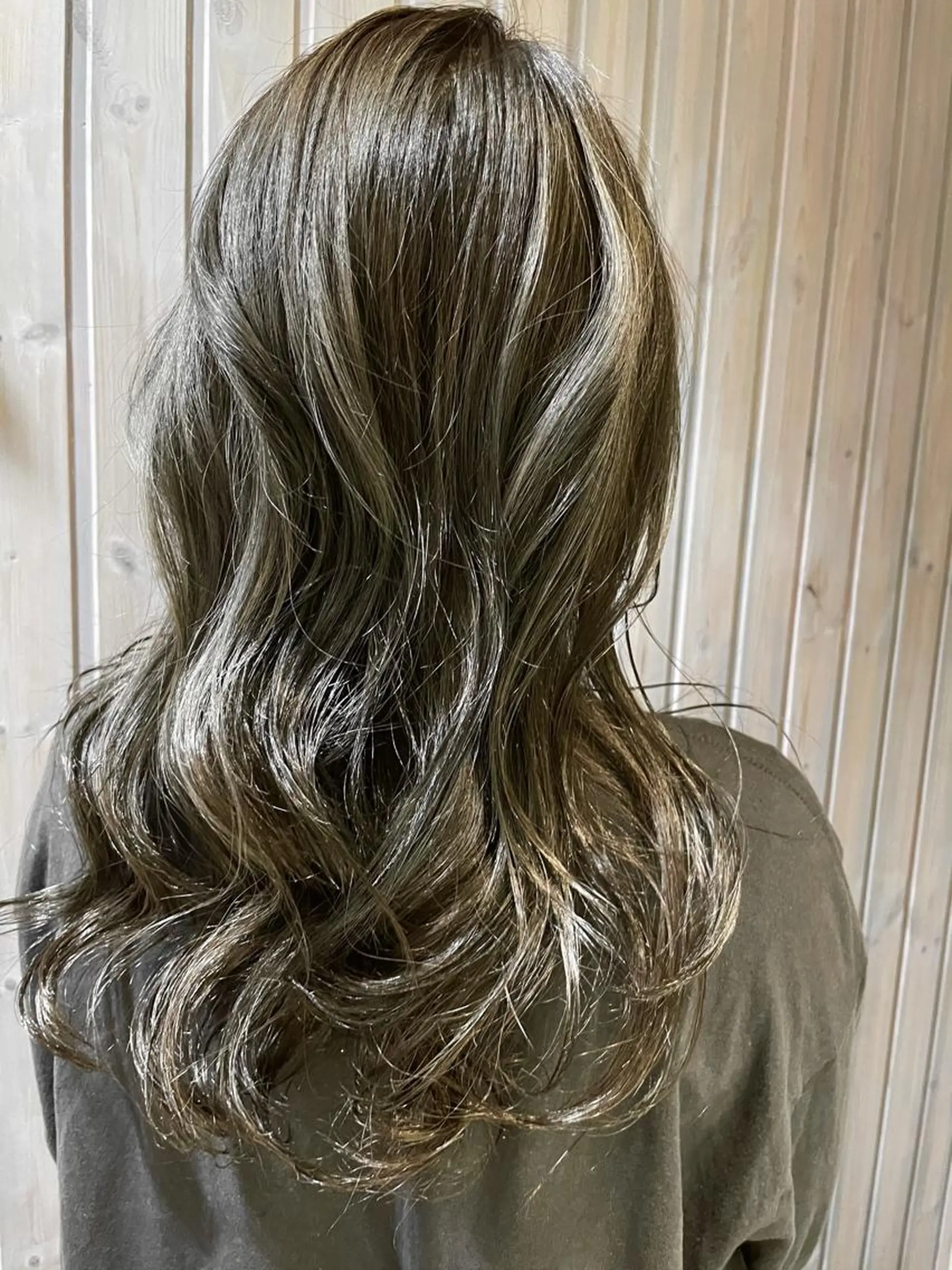 ロング カラー ハイライトカラー ハイライト 石渡このみ 🍊レイヤーカットのヘアスタイル